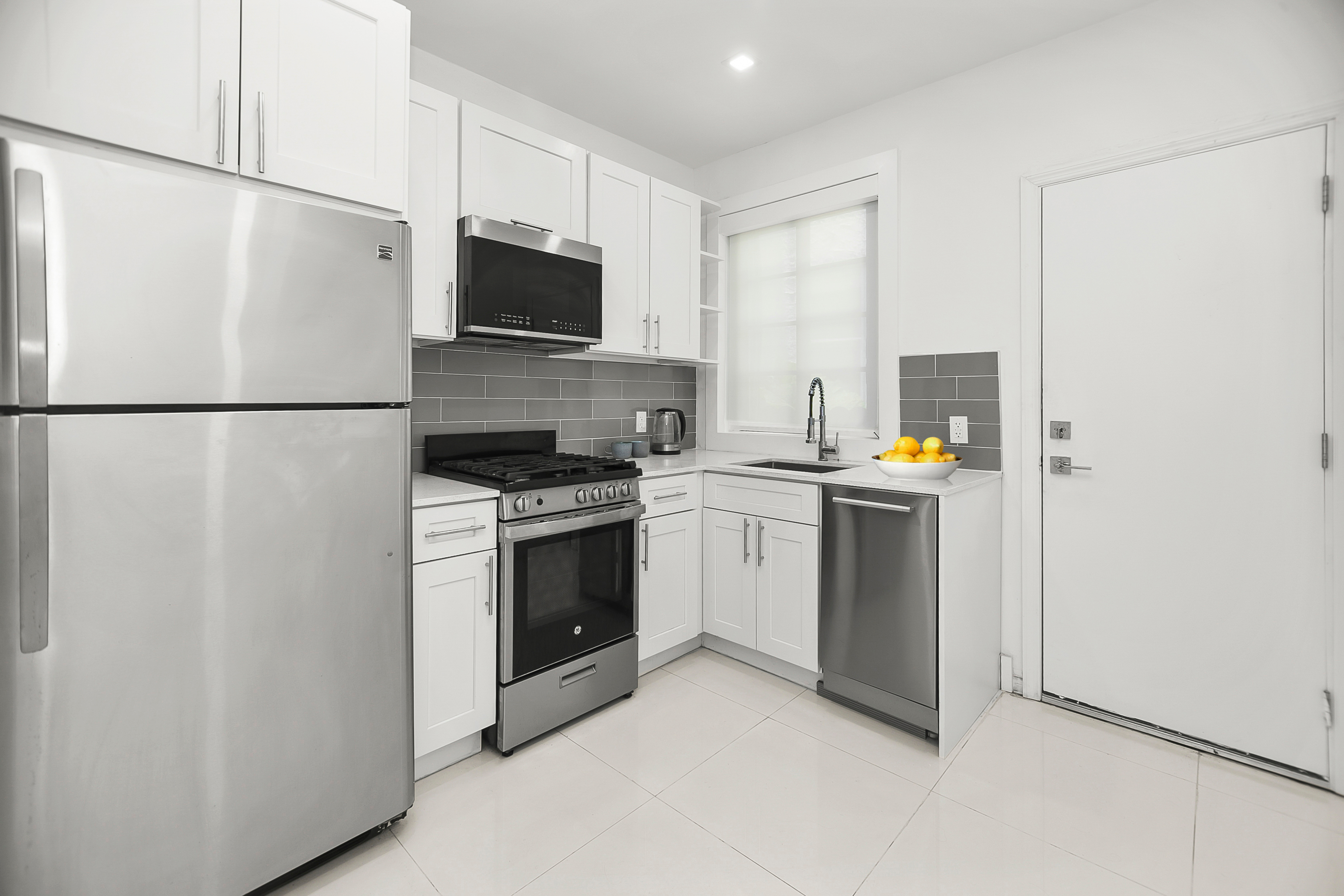 South Beach Retreat with Off-Street Parking | Walk to Dining, Shops & Parks - Photo 11