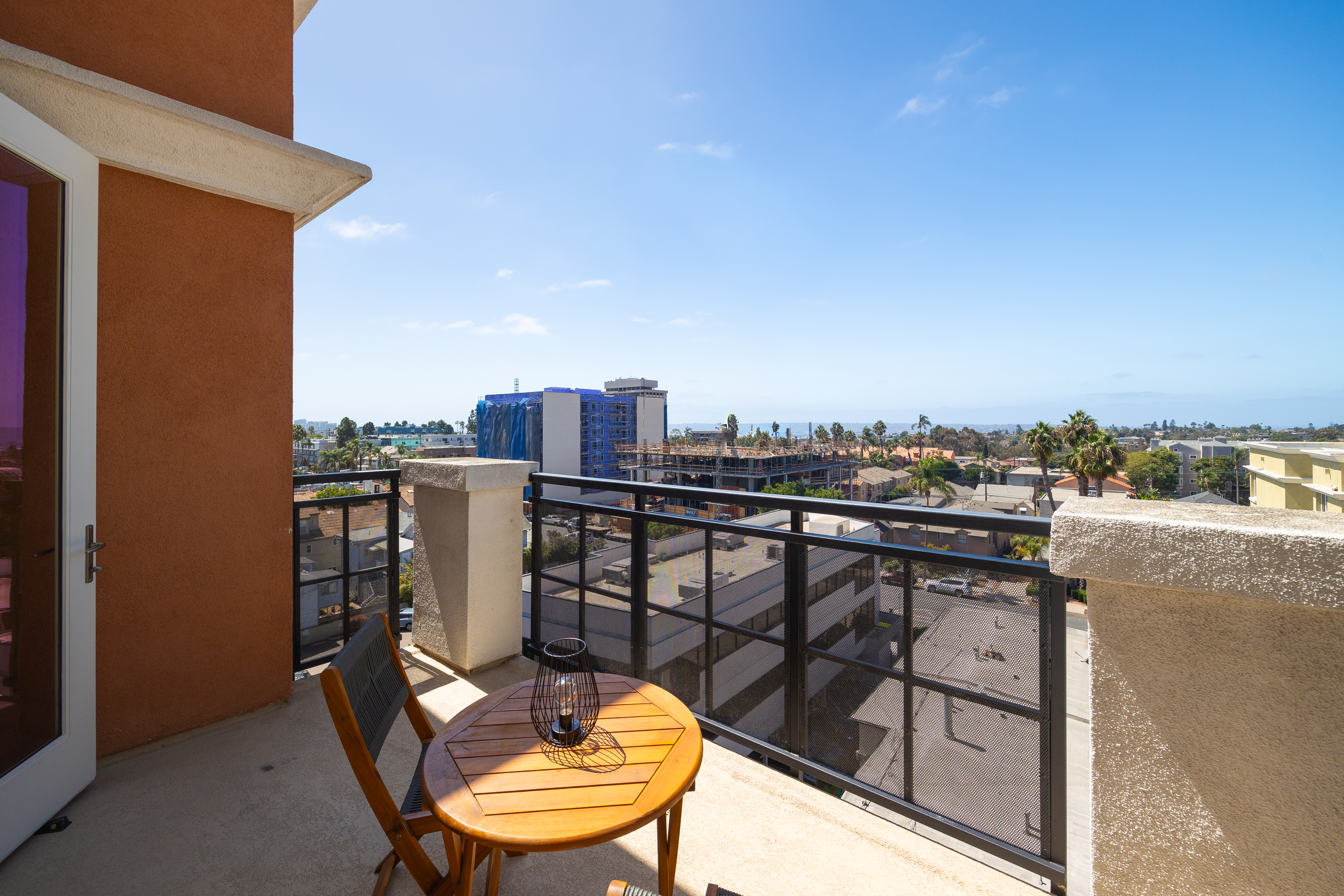 THE HUDSON | Modern Mid-Century Style | City Views - Photo 4