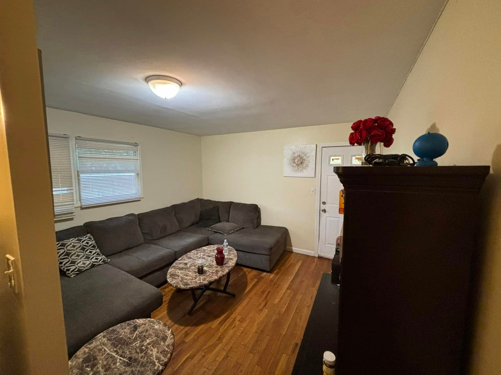 Spacious Rooms for Rent - Fully Furnished 6BR/3BA House in Uniondale, NY | Minutes from Hofstra Univ - Photo 8