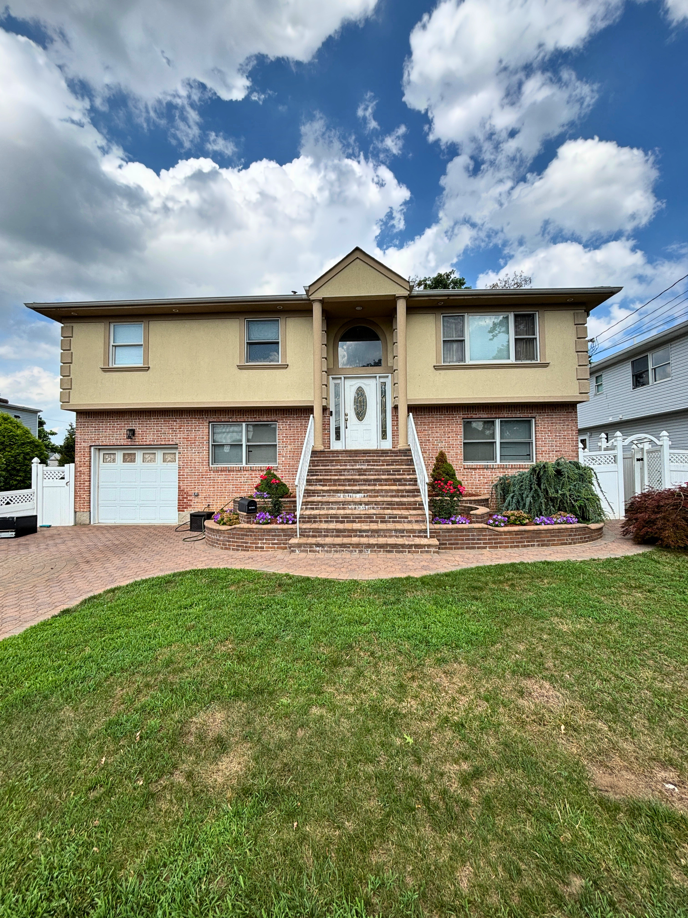 Spacious Rooms for Rent - Fully Furnished 6BR/3BA House in Uniondale, NY | Minutes from Hofstra Univ - Photo 1