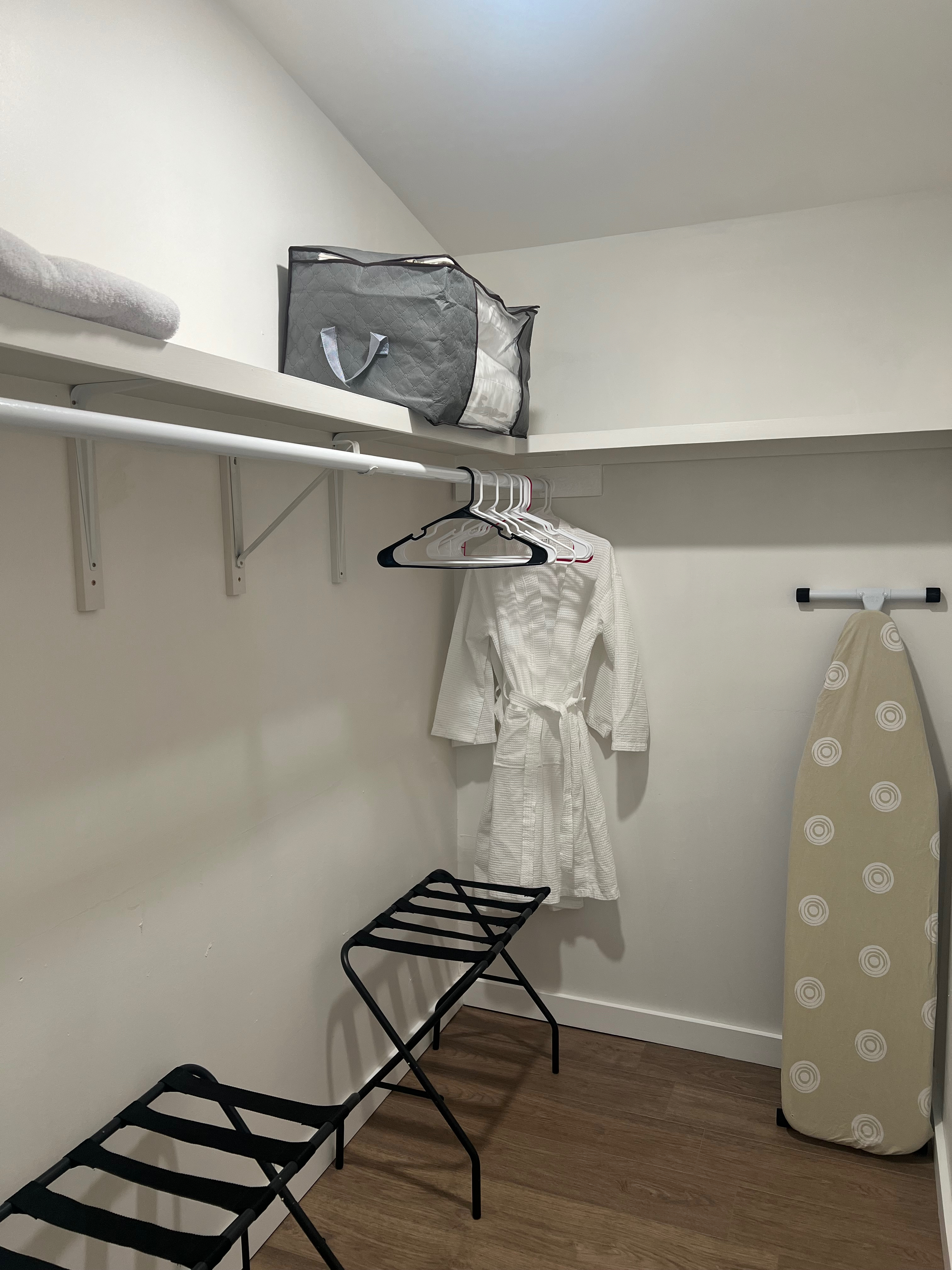 Fully Furnished & All-Inclusive 1BR | Utilities + WiFi Included - Photo 4