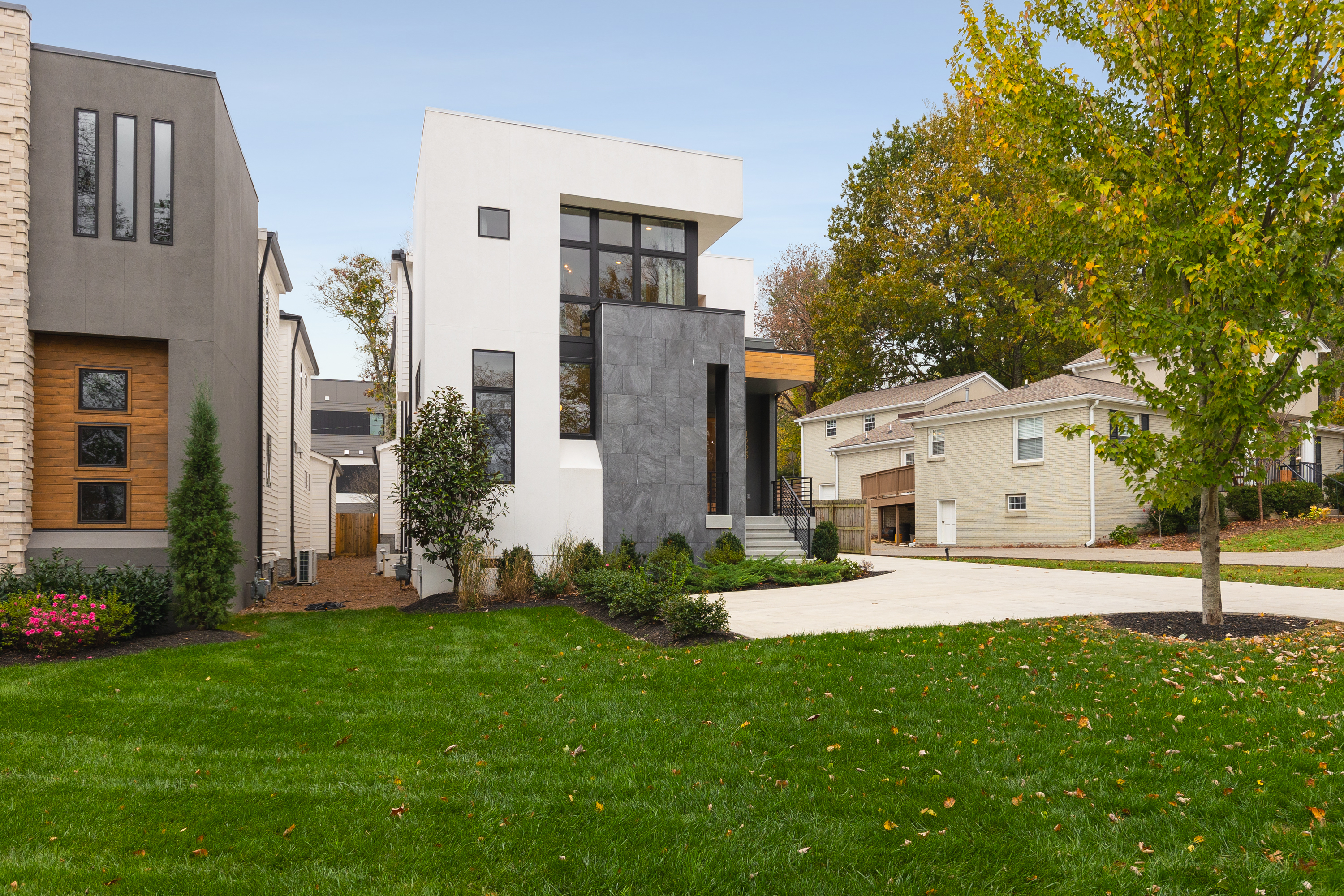Modern Beauty in Green Hills with 2 Patios and Garage - Photo 10