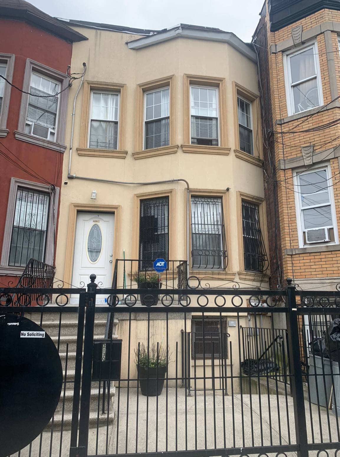 Private Furnished 1BR | Ideal for Healthcare Professionals | Near St. Barnabas & Arthur Avenue - Photo 1