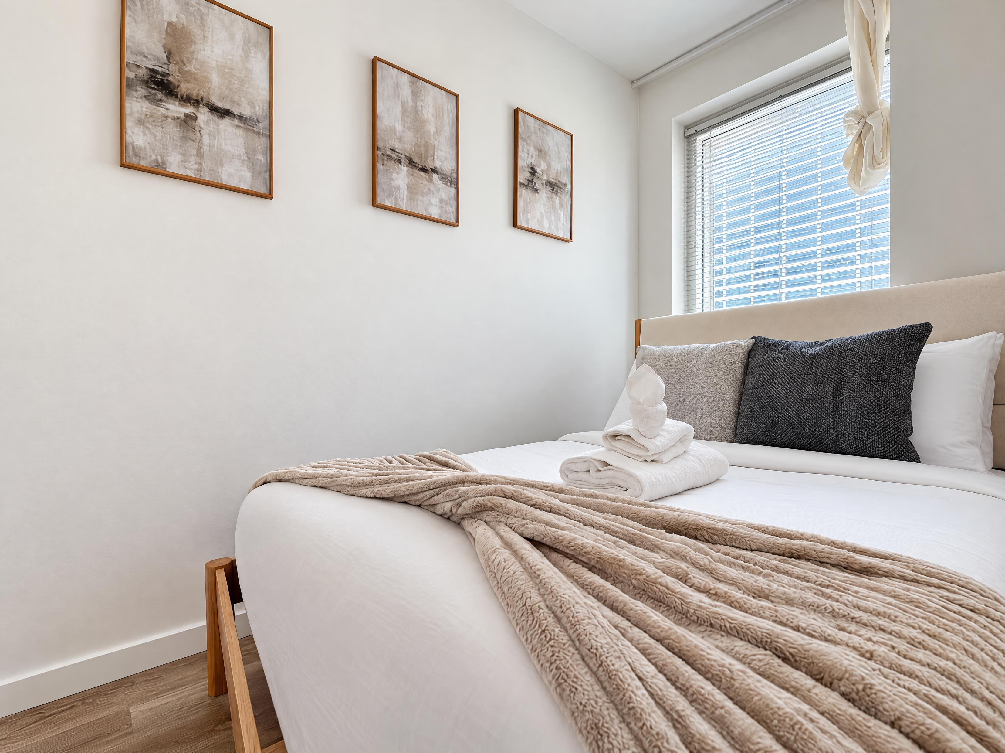 Midtown 2BR Near Times Square | 6 Guests - Photo 11