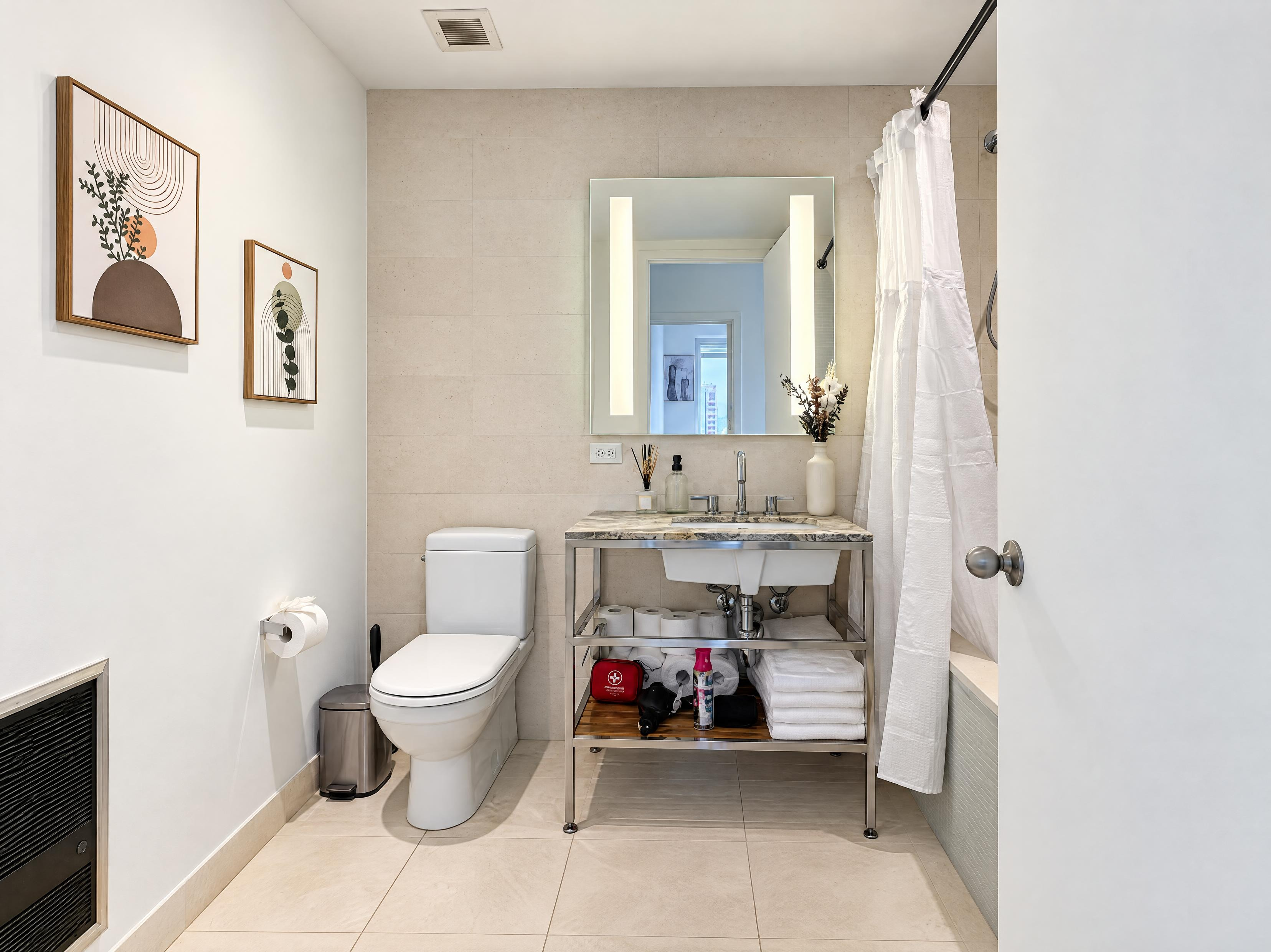 Midtown 2BR Near Times Square | 6 Guests - Photo 6