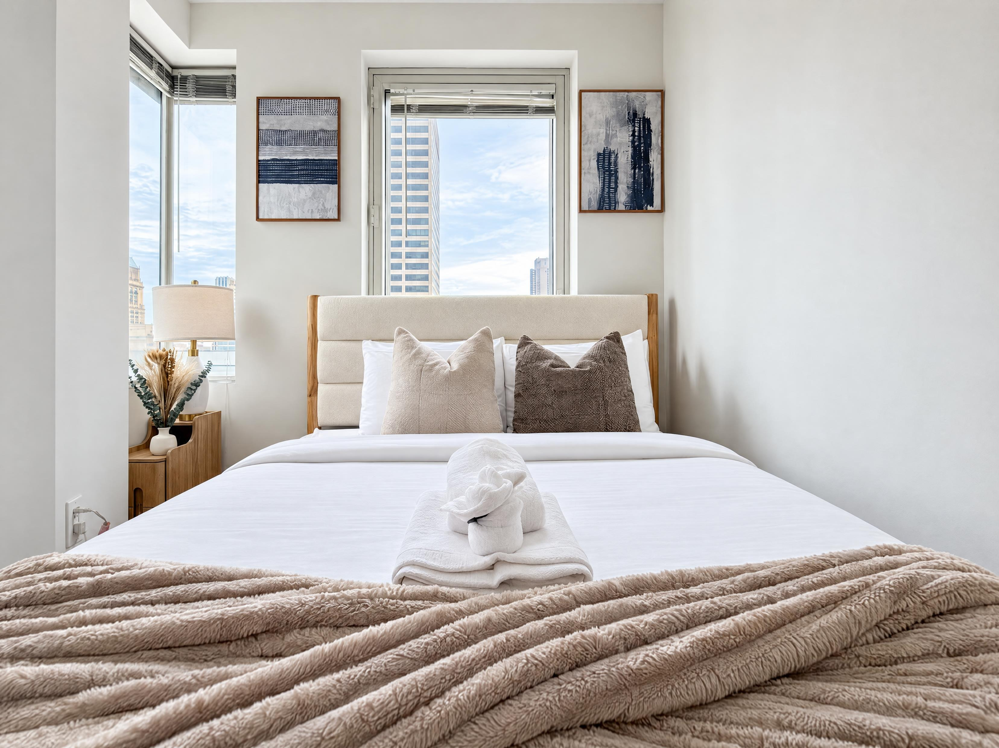 Midtown 2BR Near Times Square | 6 Guests - Photo 2