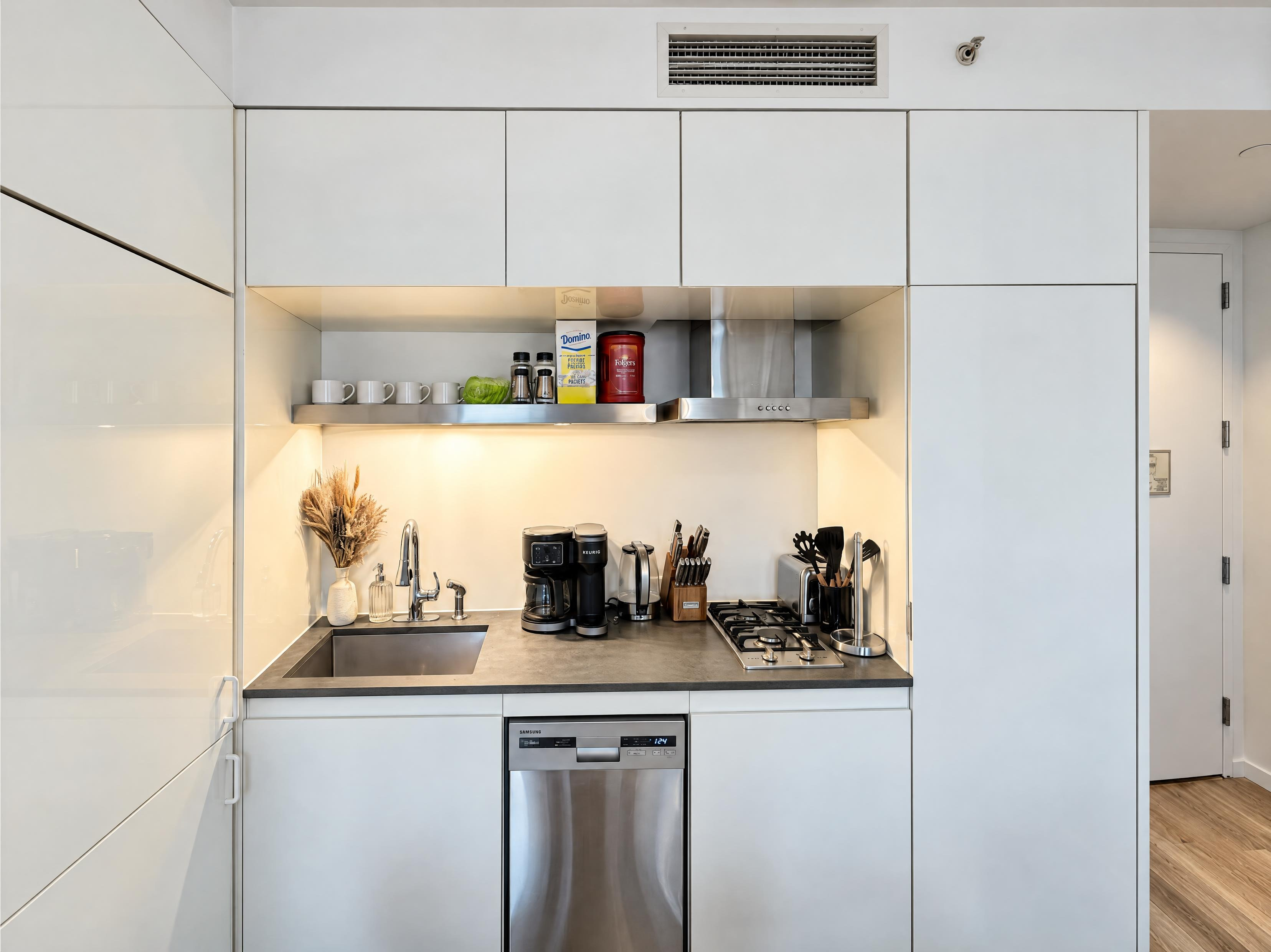 Midtown 2BR Near Times Square | 6 Guests - Photo 12