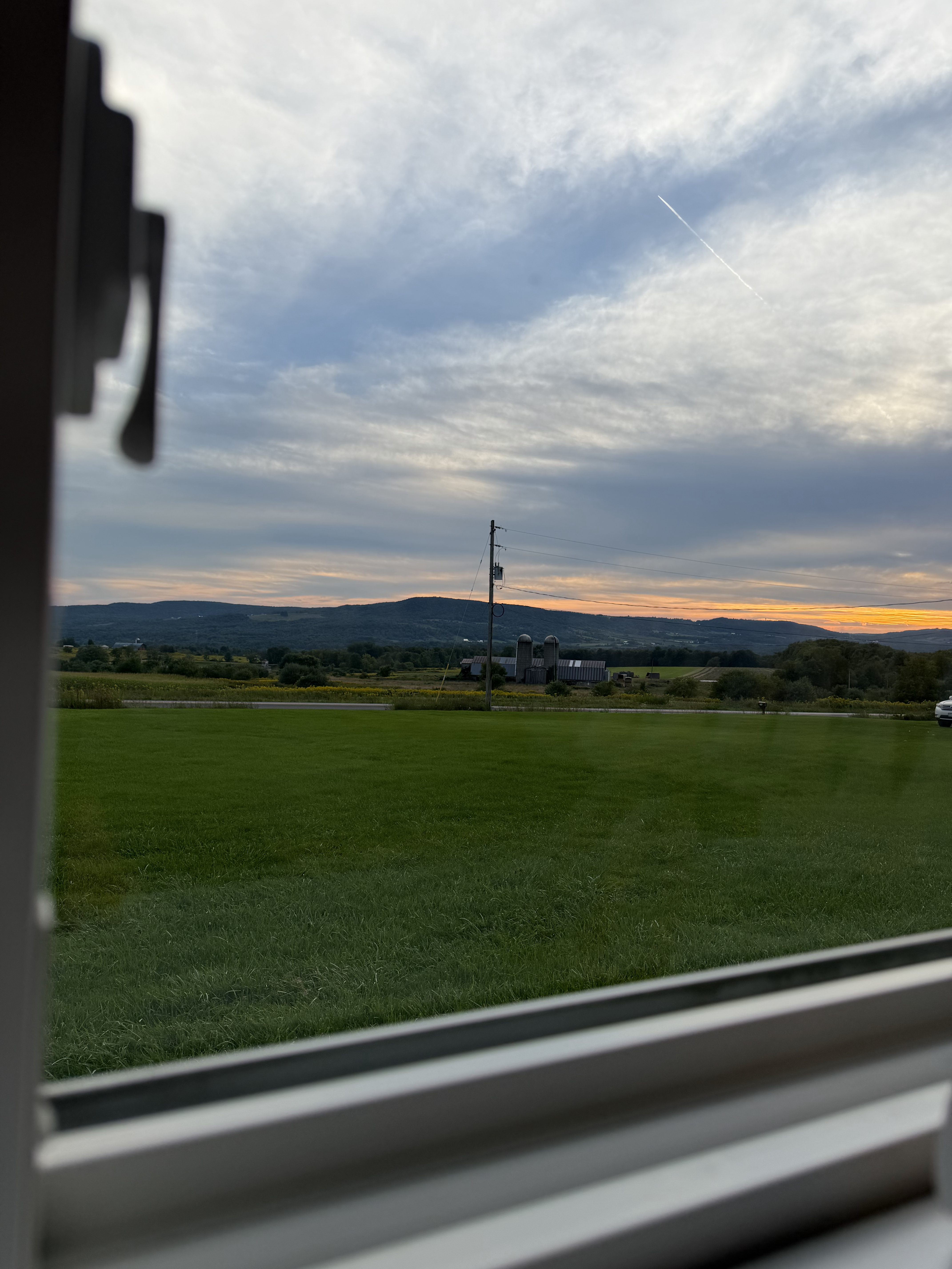 Comfortable Home with King Loft, Fireplace & All Utilities Included - Peaceful Valley Views - Photo 10