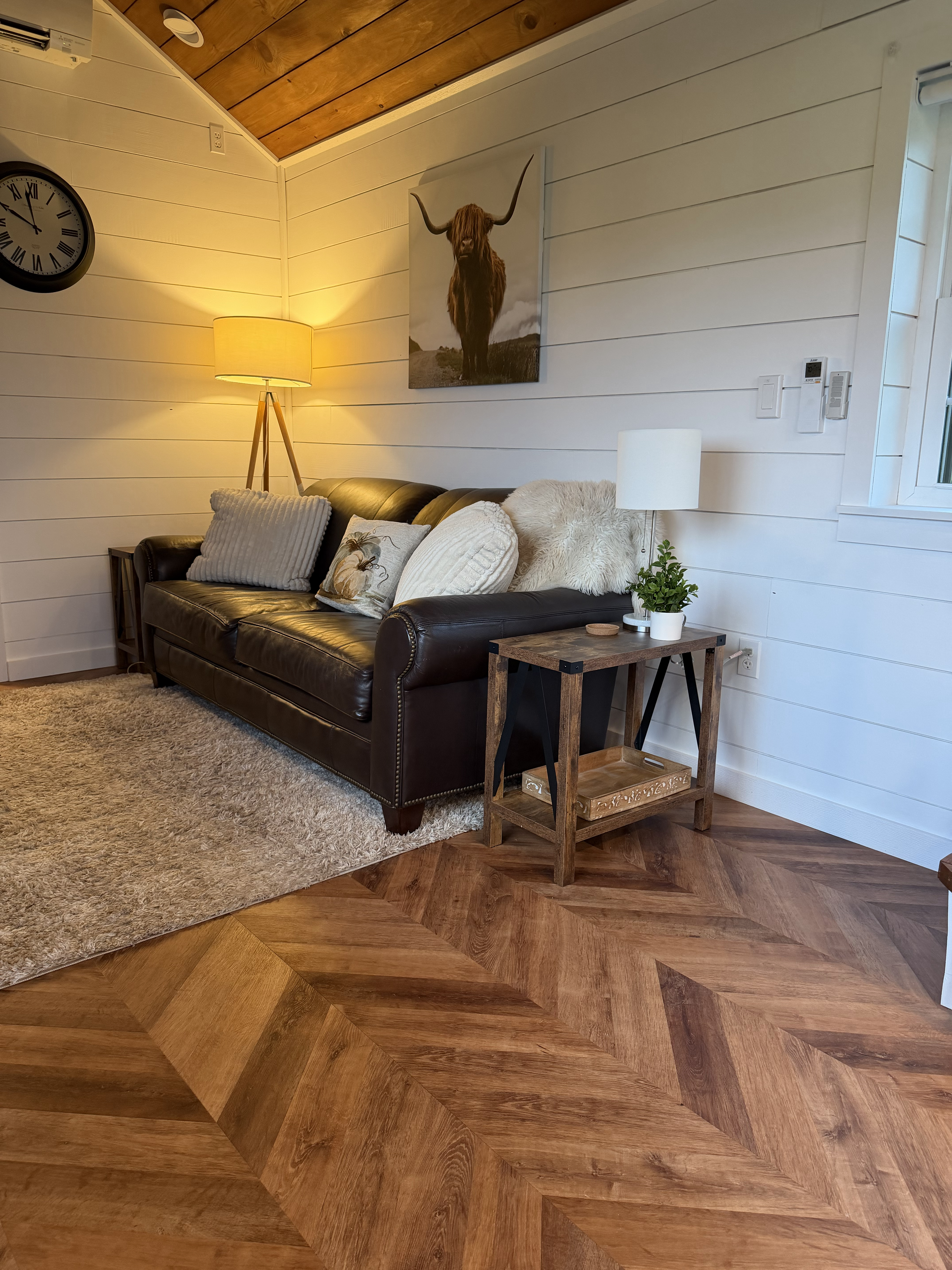 Comfortable Home with King Loft, Fireplace & All Utilities Included - Peaceful Valley Views - Photo 3