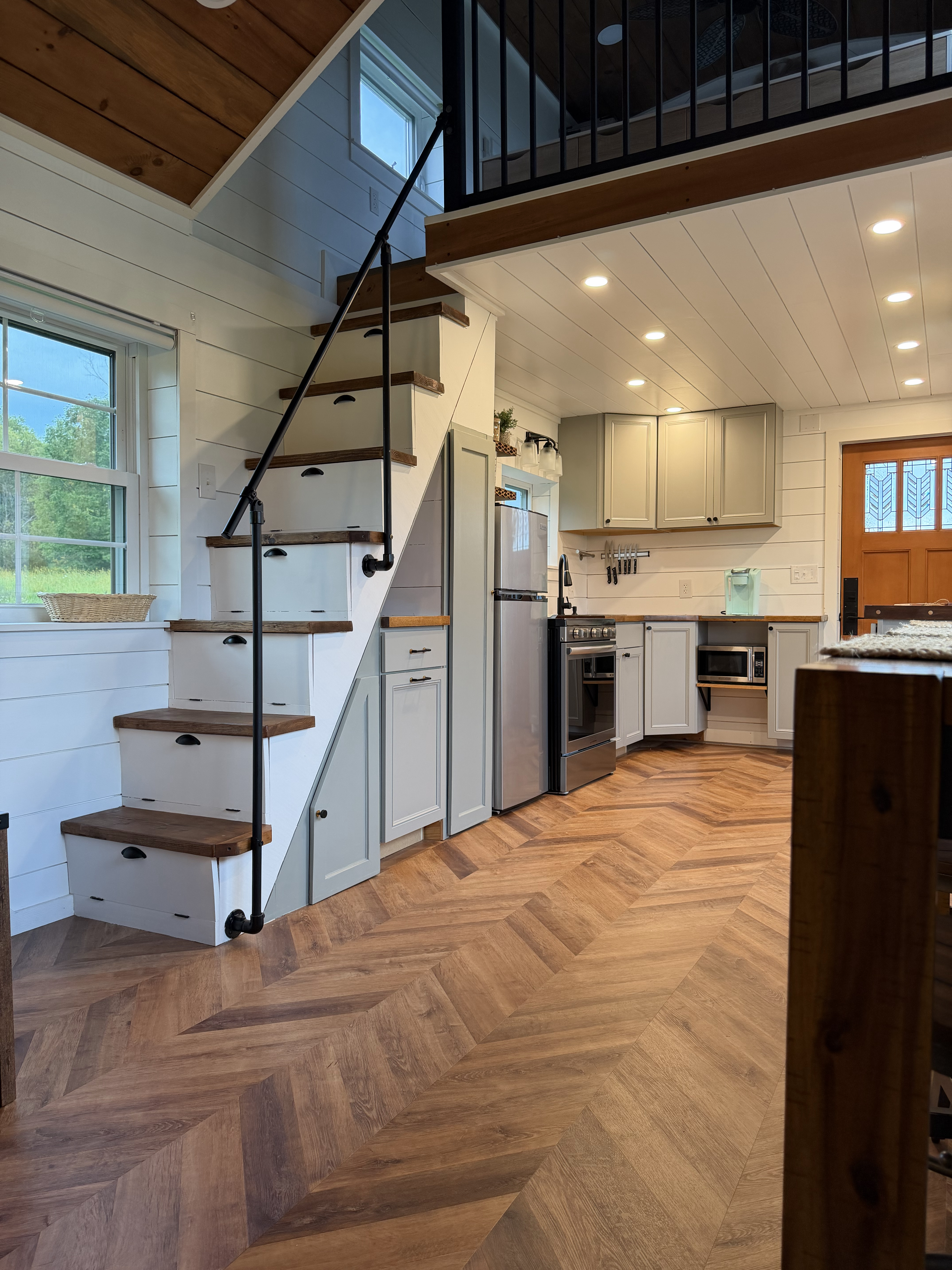 Comfortable Home with King Loft, Fireplace & All Utilities Included - Peaceful Valley Views - Photo 8