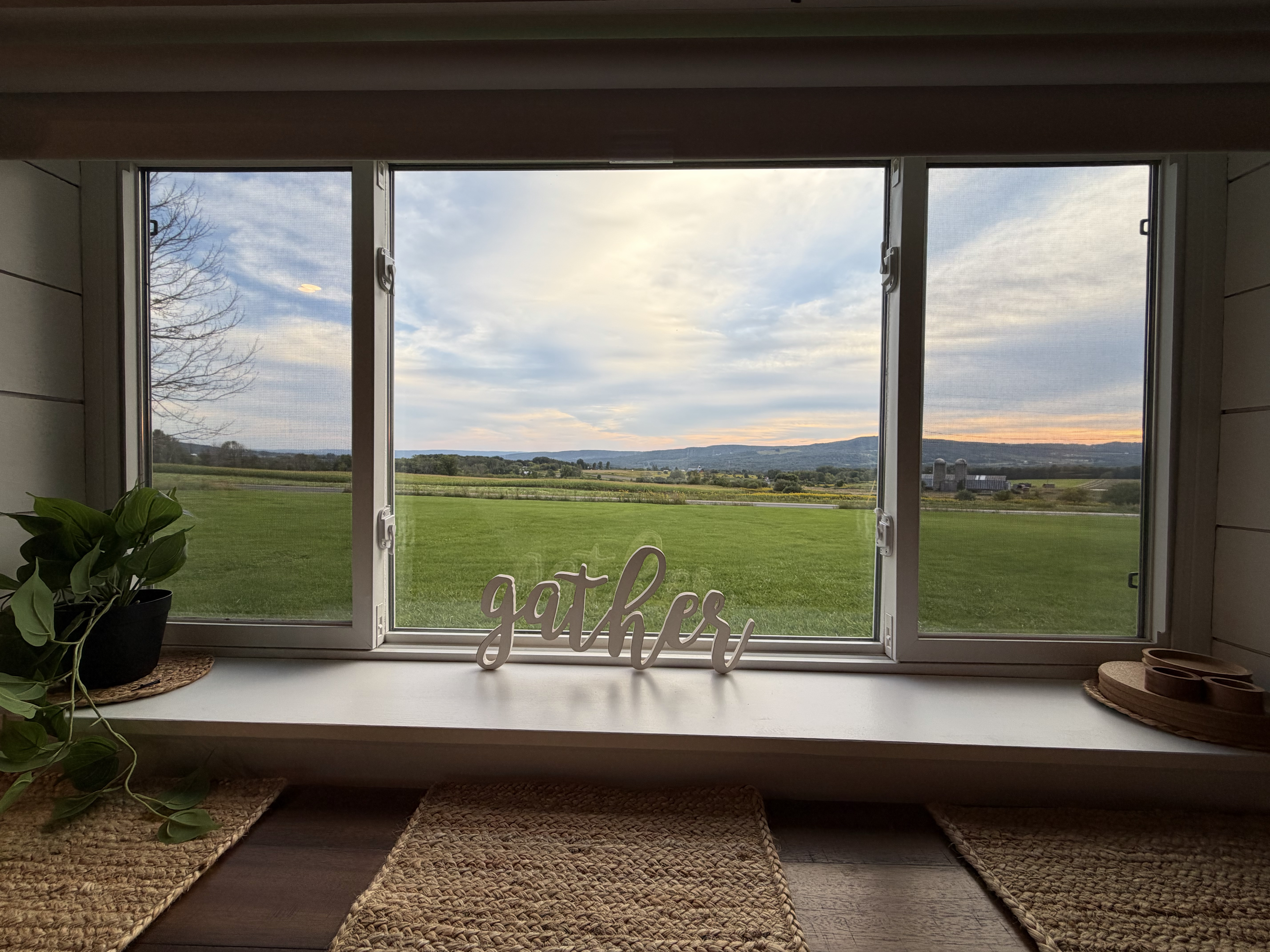 Comfortable Home with King Loft, Fireplace & All Utilities Included - Peaceful Valley Views - Photo 9