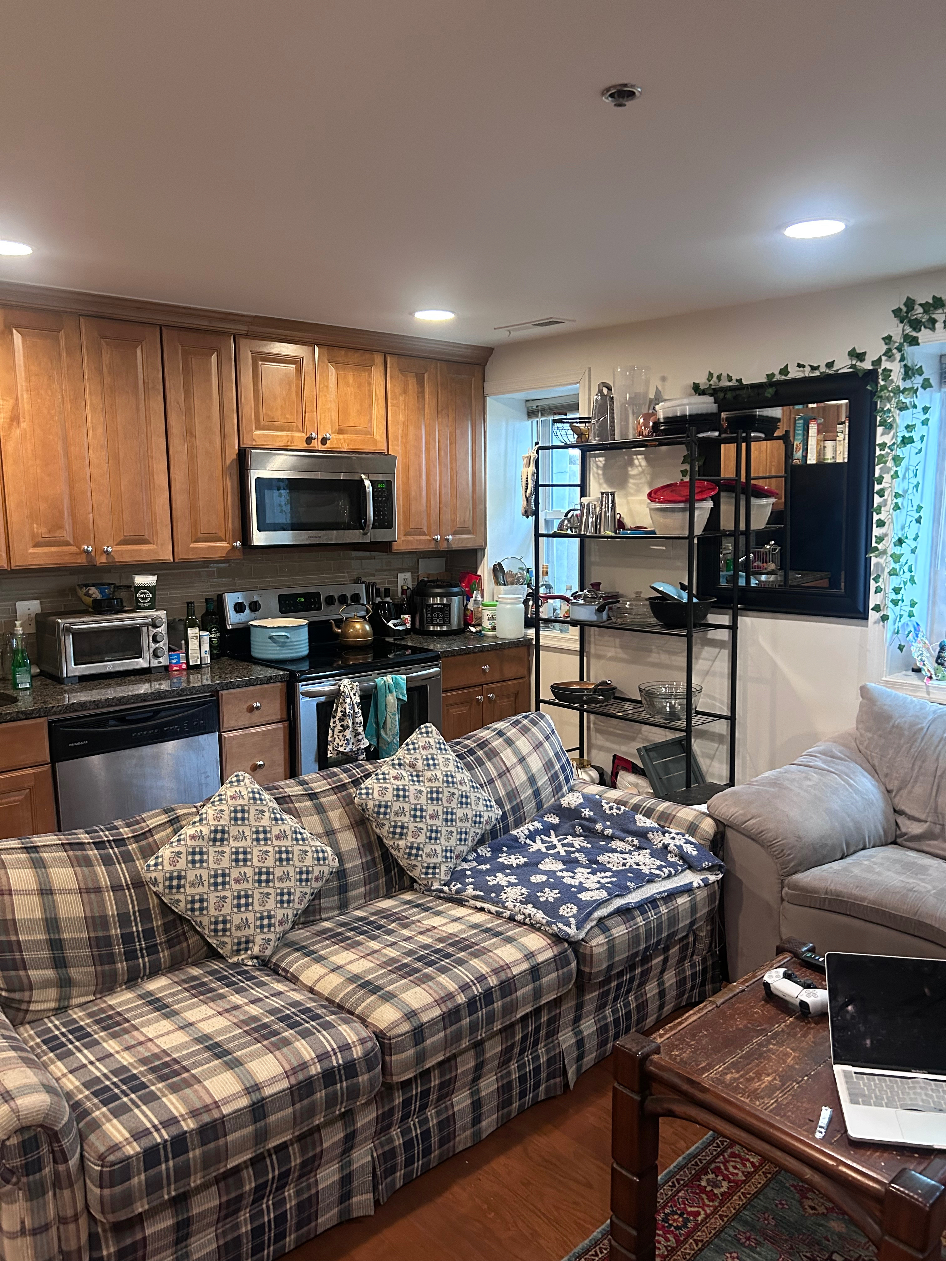 Cozy master bedroom close to Arboretum, Union Market, and Gallaudet University - Photo 1