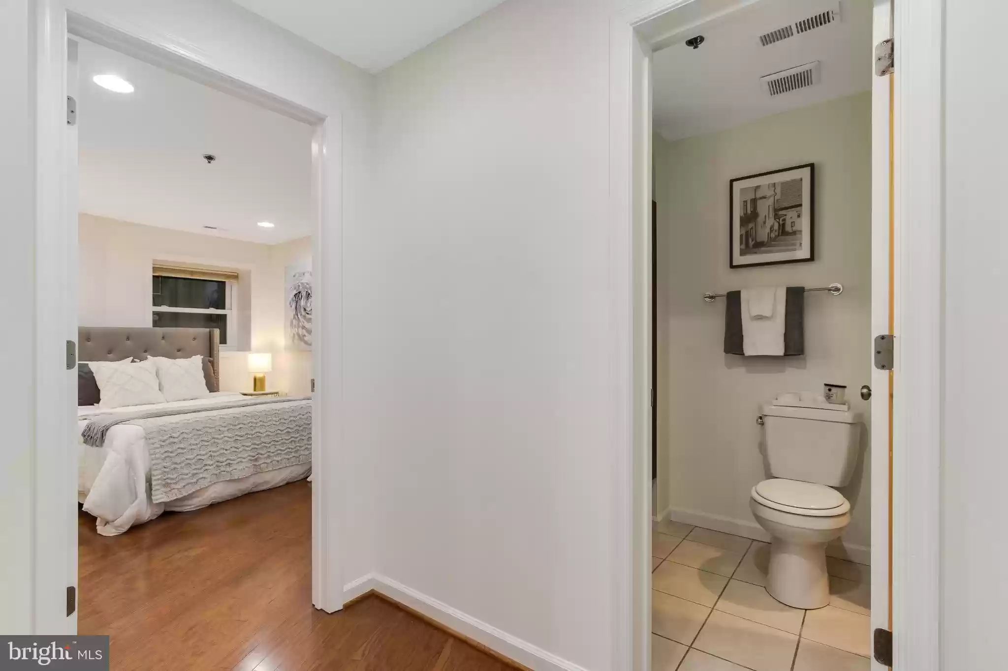 Cozy master bedroom close to Arboretum, Union Market, and Gallaudet University - Photo 3