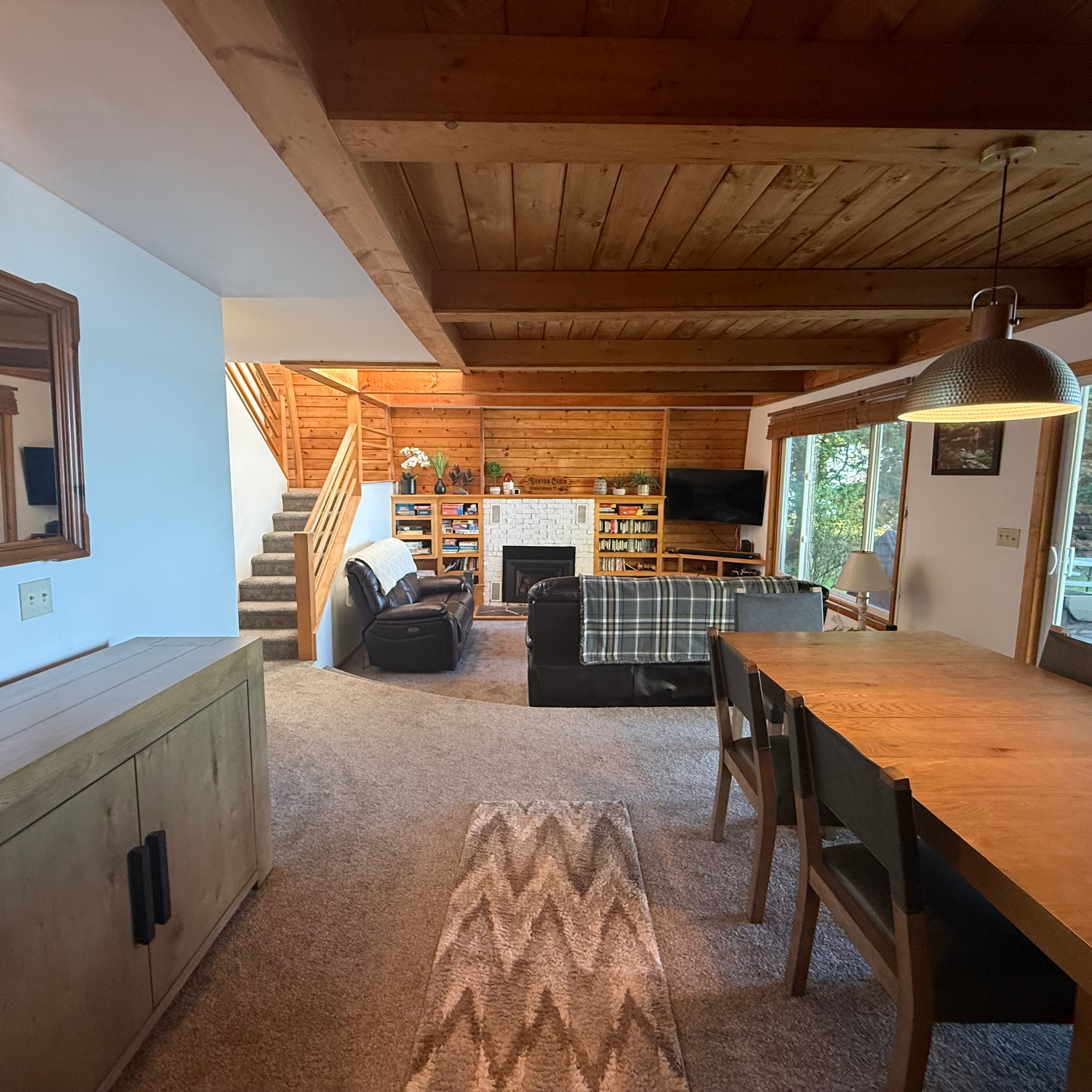Comfortable Lakeside Residence - Photo 7
