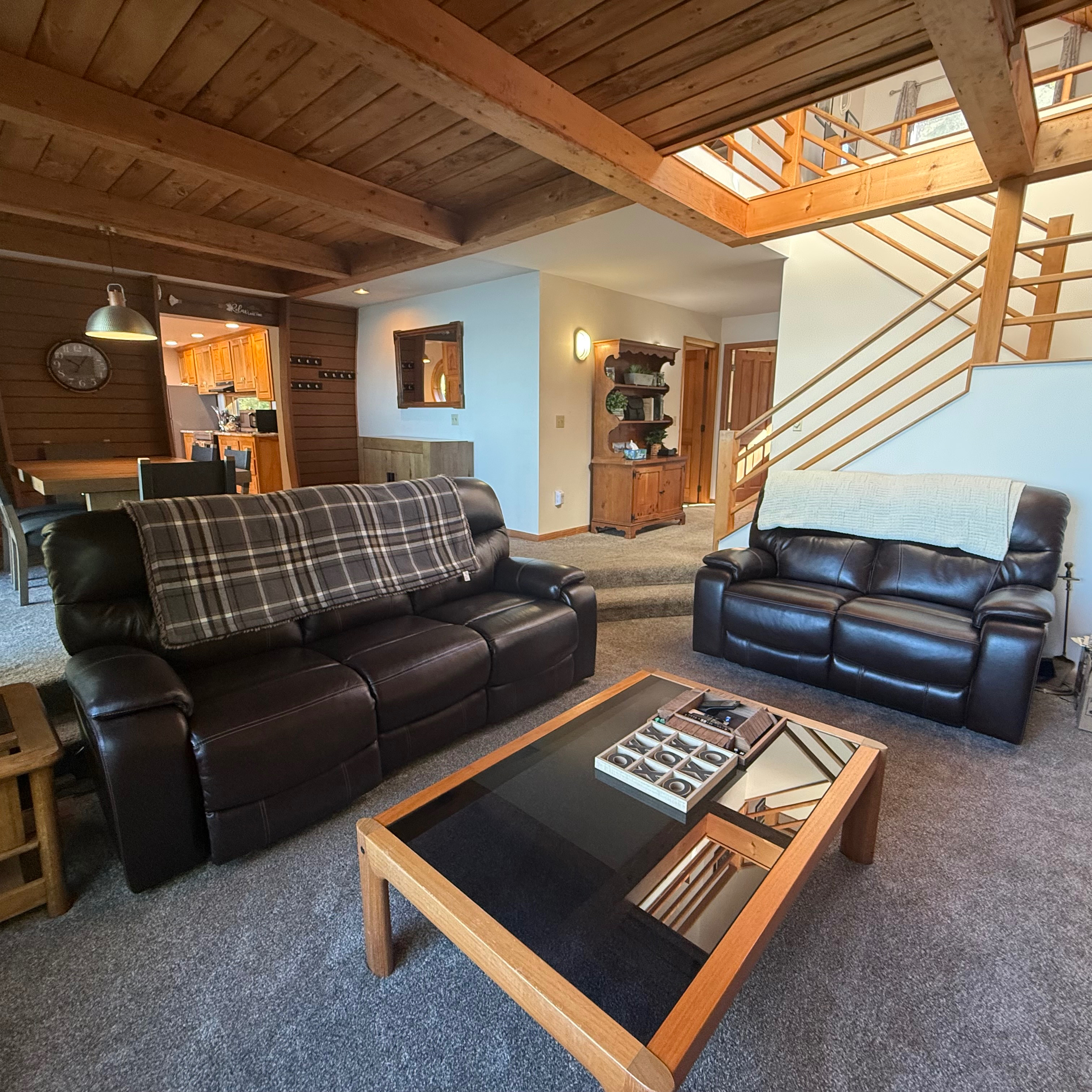 Comfortable Lakeside Residence - Photo 9