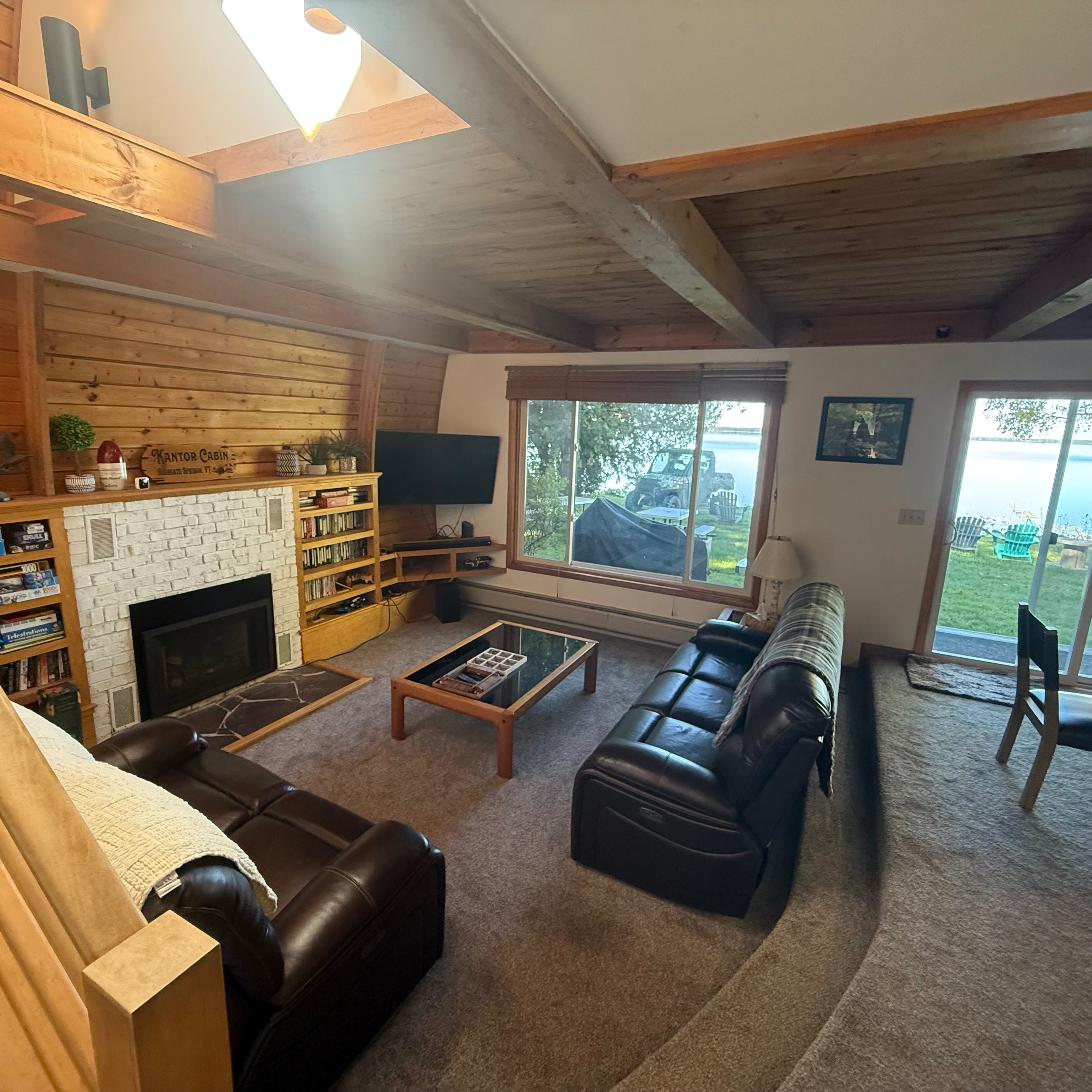 Comfortable Lakeside Residence - Photo 11