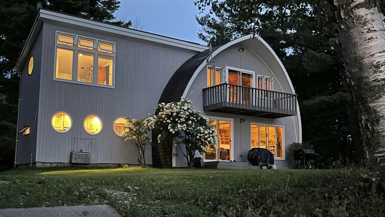 Comfortable Lakeside Residence - Photo 1