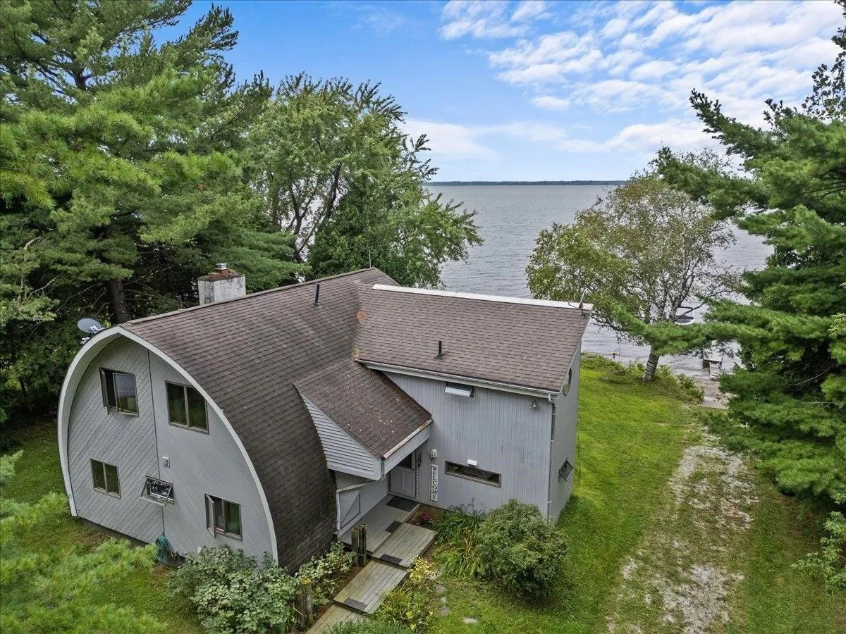 Comfortable Lakeside Residence - Photo 3