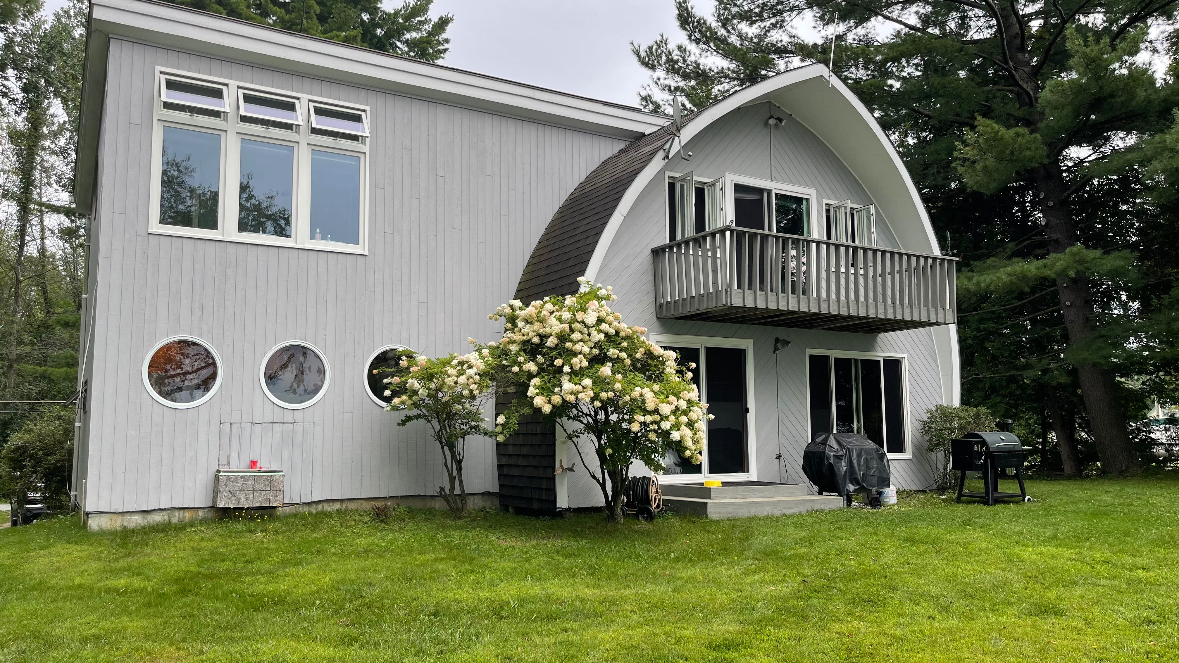 Comfortable Lakeside Residence - Photo 2