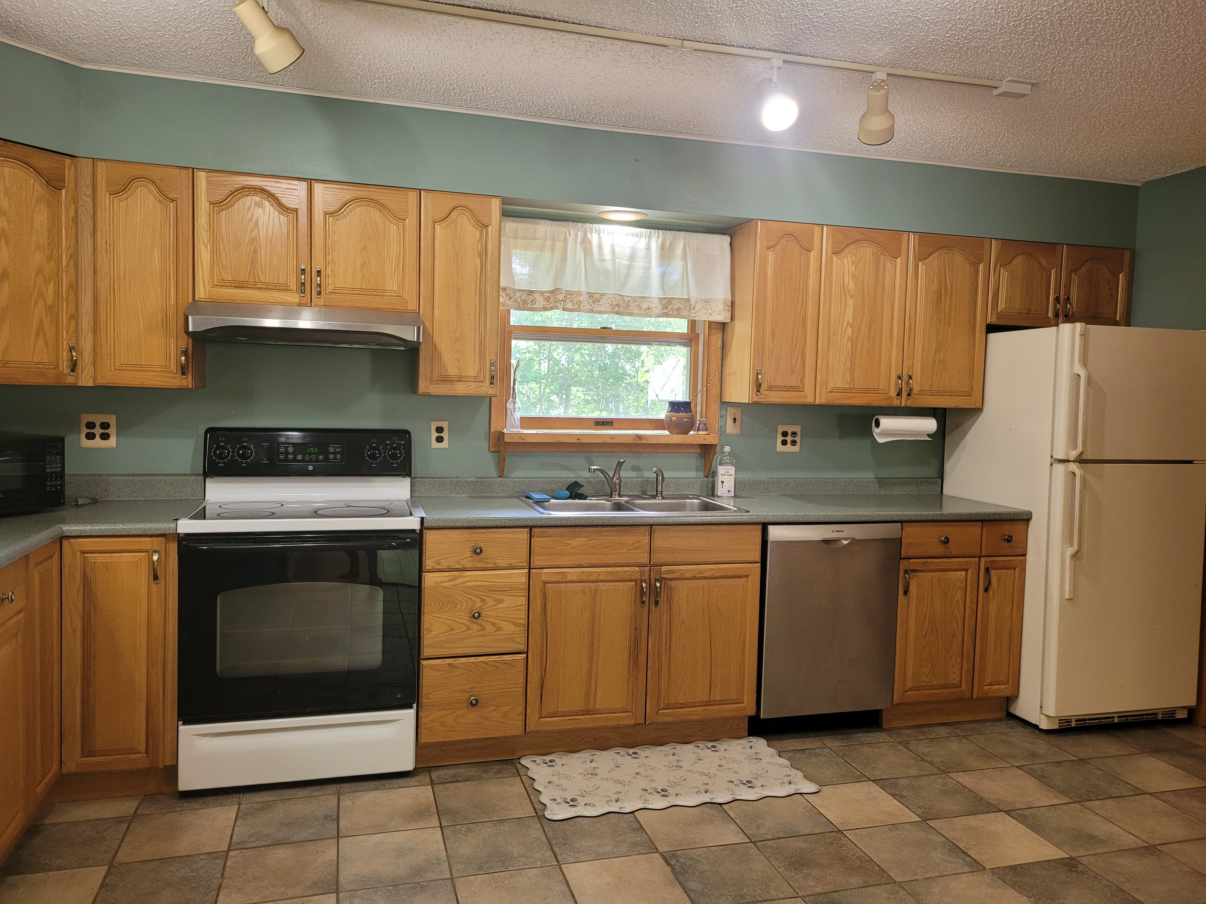 Lake Living, 2 bedroom home in Rock Hill NY - Photo 9