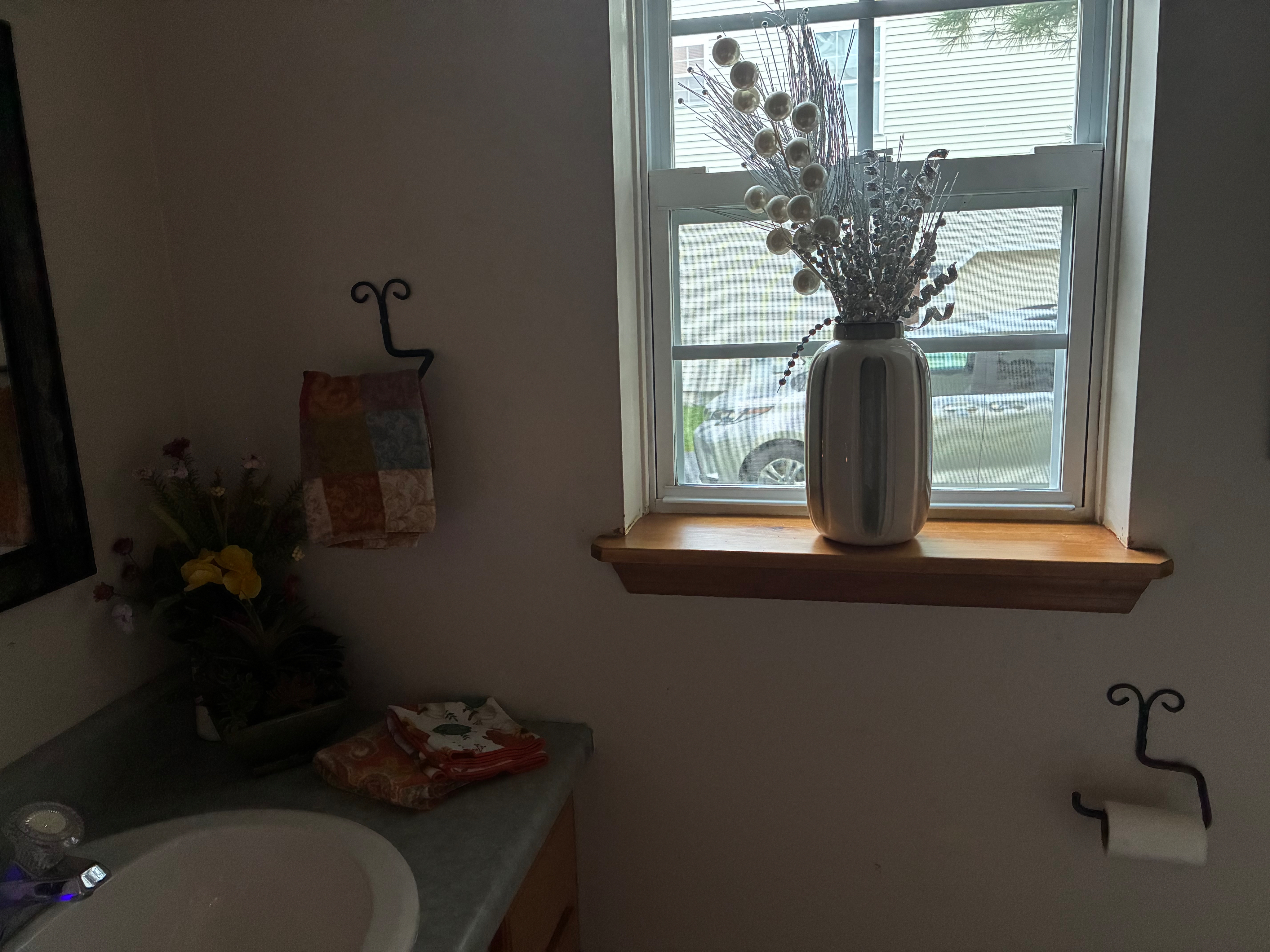 Private home ready to rent a nice bedroom to a medical professional - Photo 9