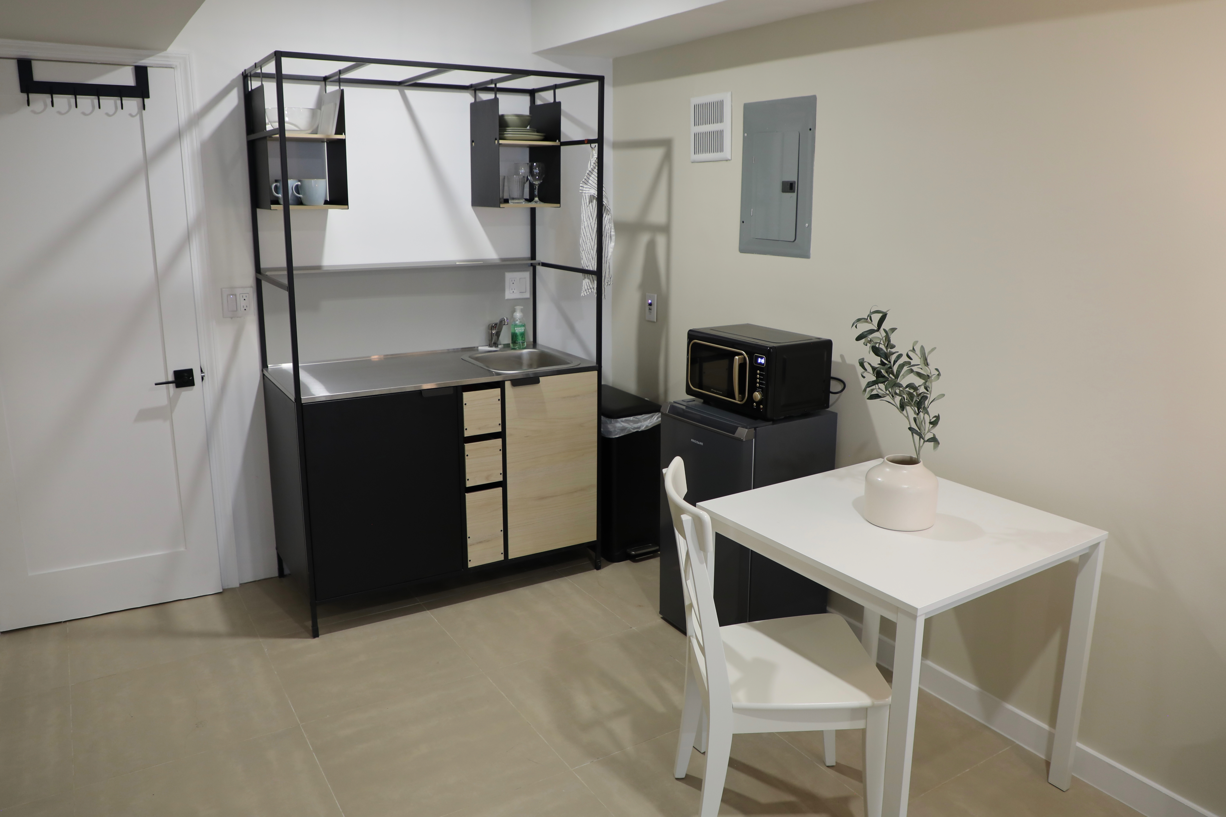 Private Furnished Brooklyn Studio in Historic Bed-Stuy - Comfortable, Quiet, and Convenient for Exte - Photo 6