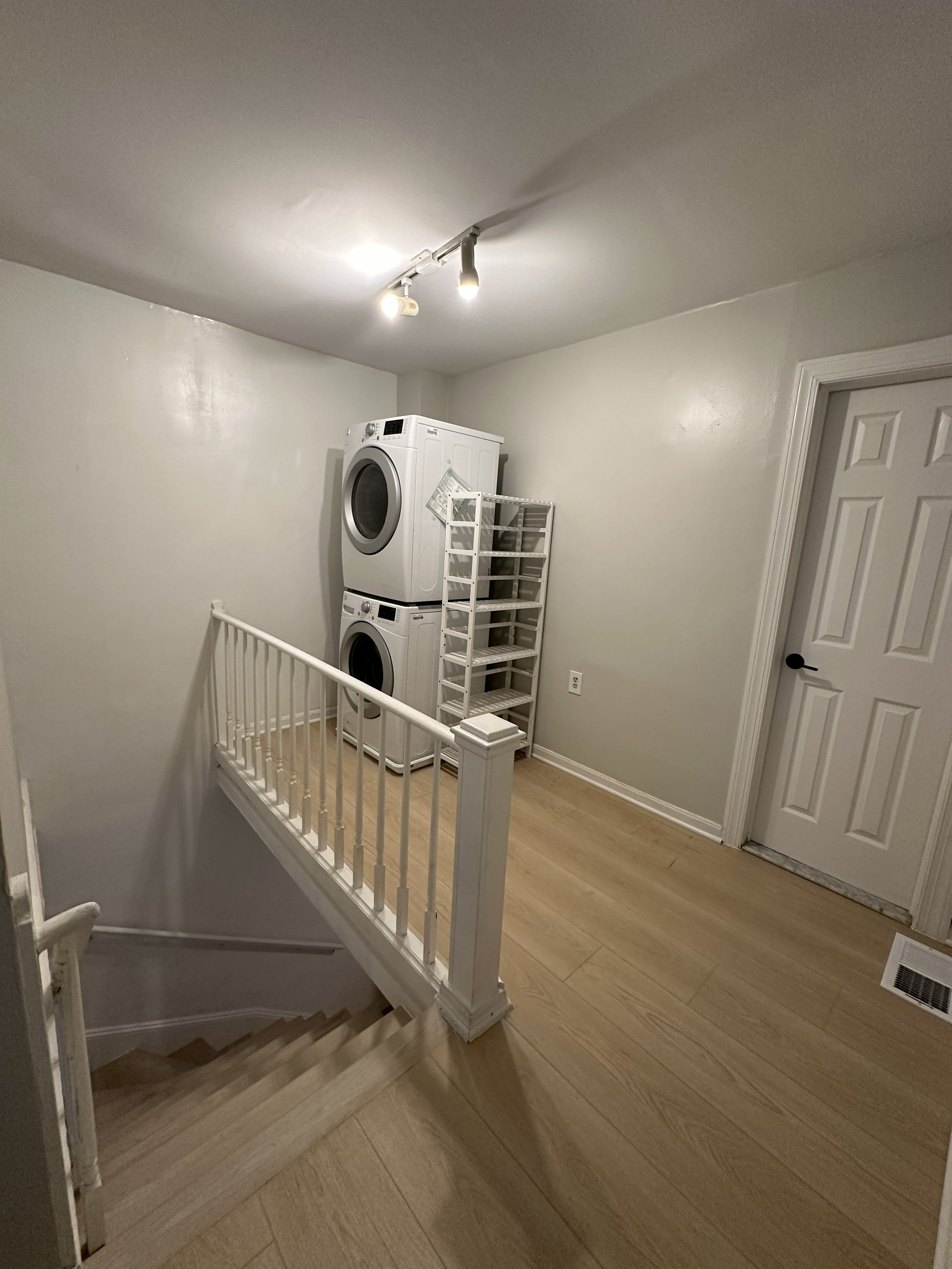 Renovated Capitol Hill Townhome | Furnished + Private Parking | 2 Blocks to Union Station - Photo 9