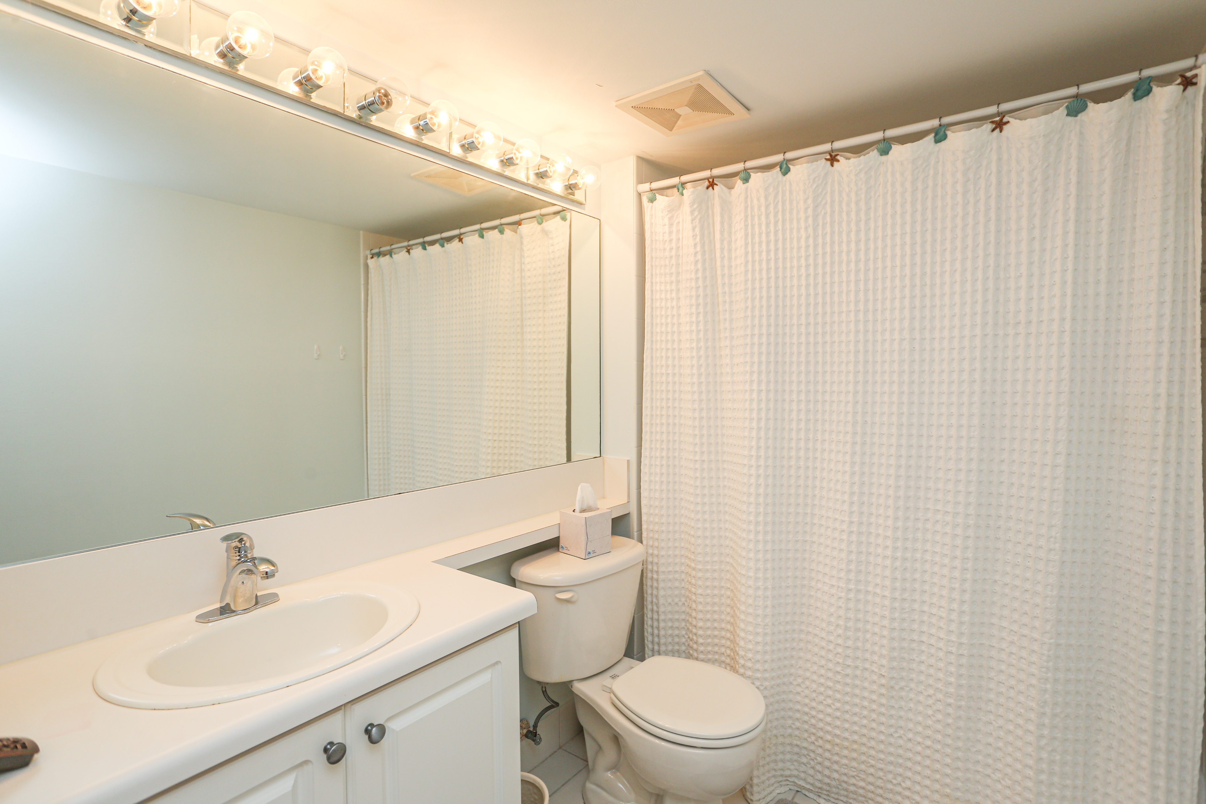 3BR Ground Floor End Unit Condo |The Enclave - Gated - Photo 9