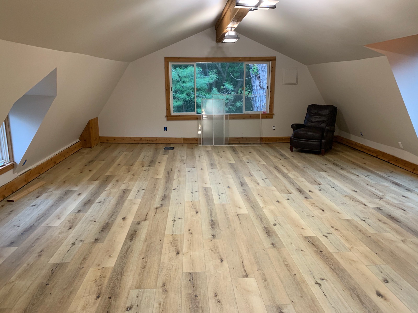 UNIQUE CONVERTED BARN LOFT PRIVATE, ONE-OF-A-KIND HOME WITH STUNNING VIEWS. - Photo 2