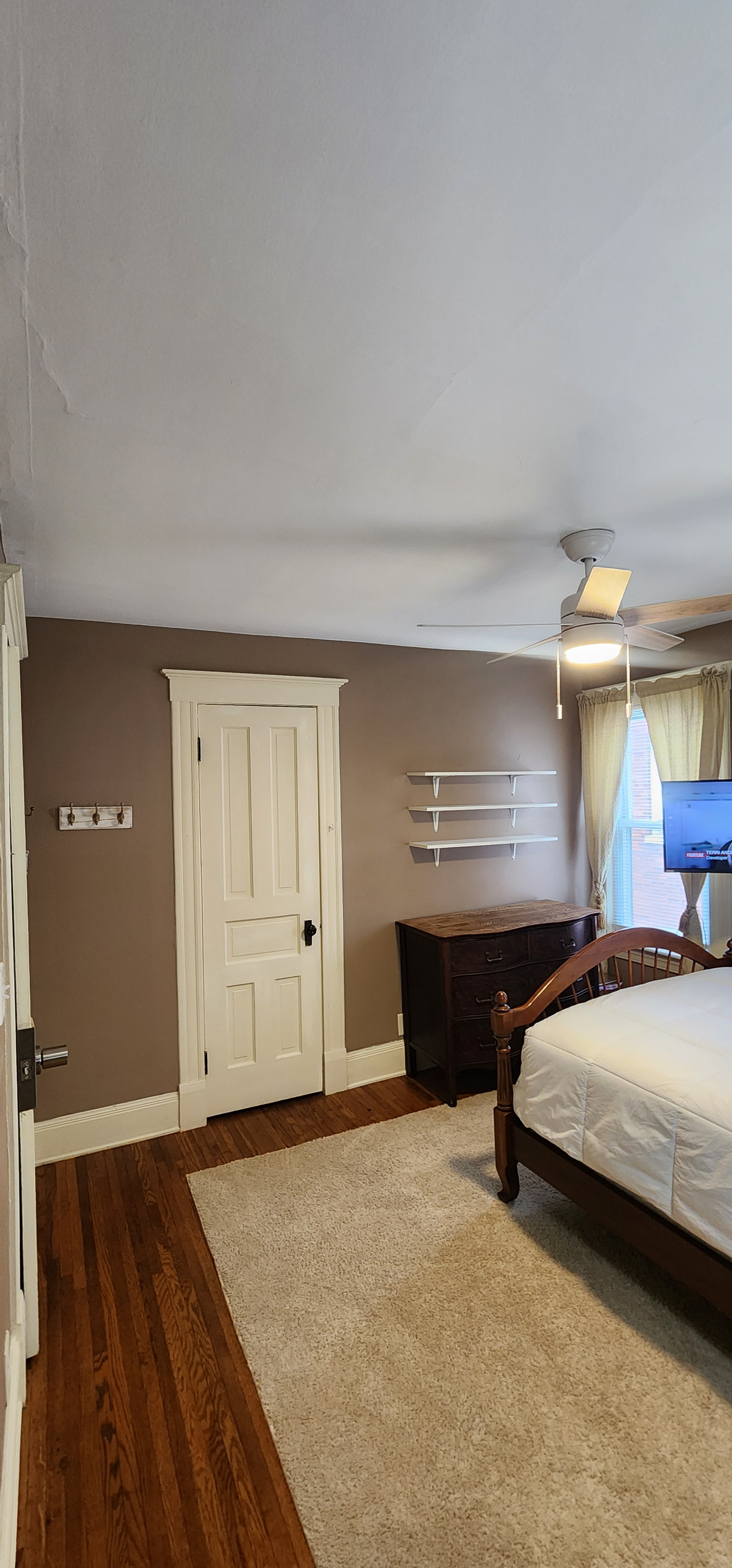Close To Geneva General Hospital- 3 Minute Drive- Furnished Room - Photo 4