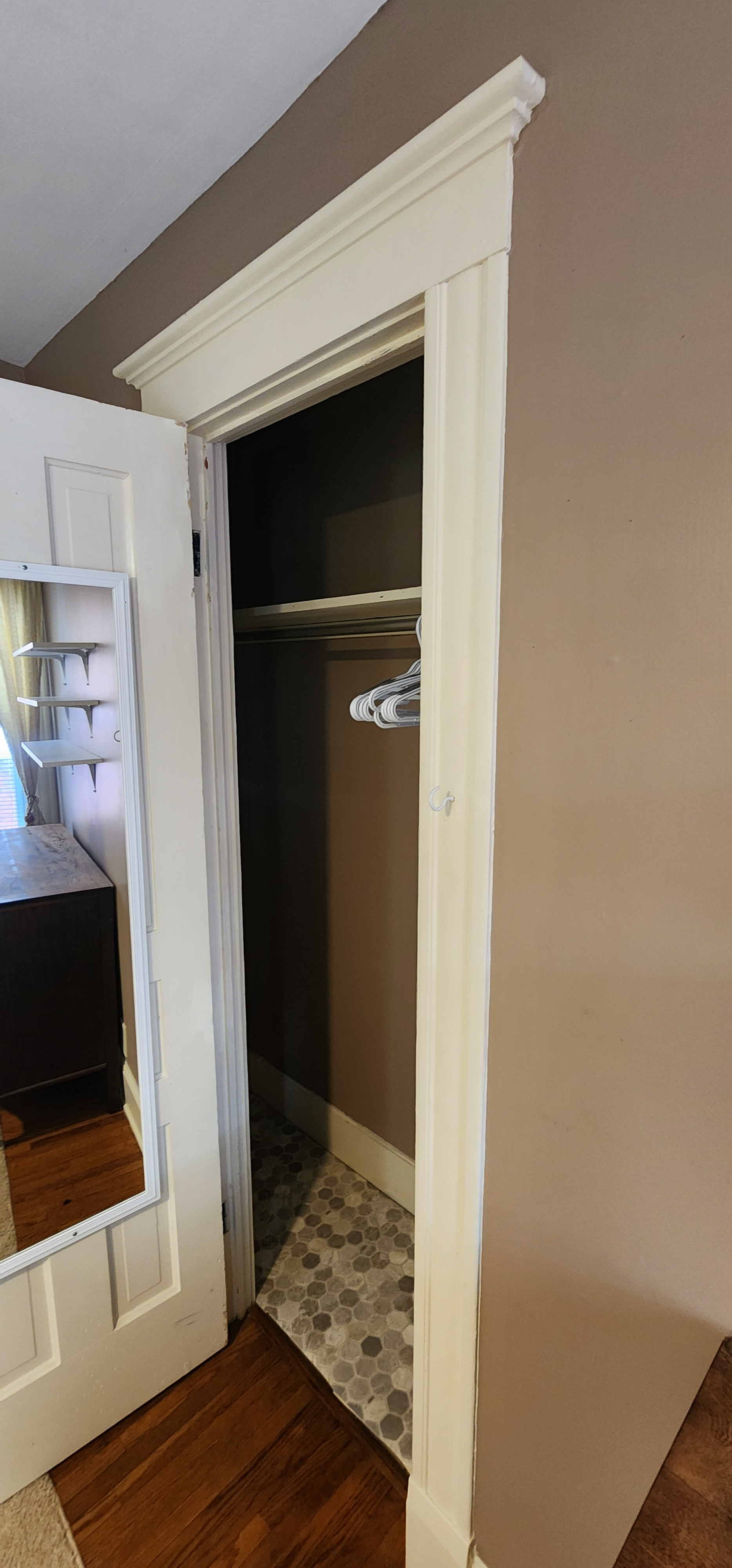 Close To Geneva General Hospital- 3 Minute Drive- Furnished Room - Photo 12