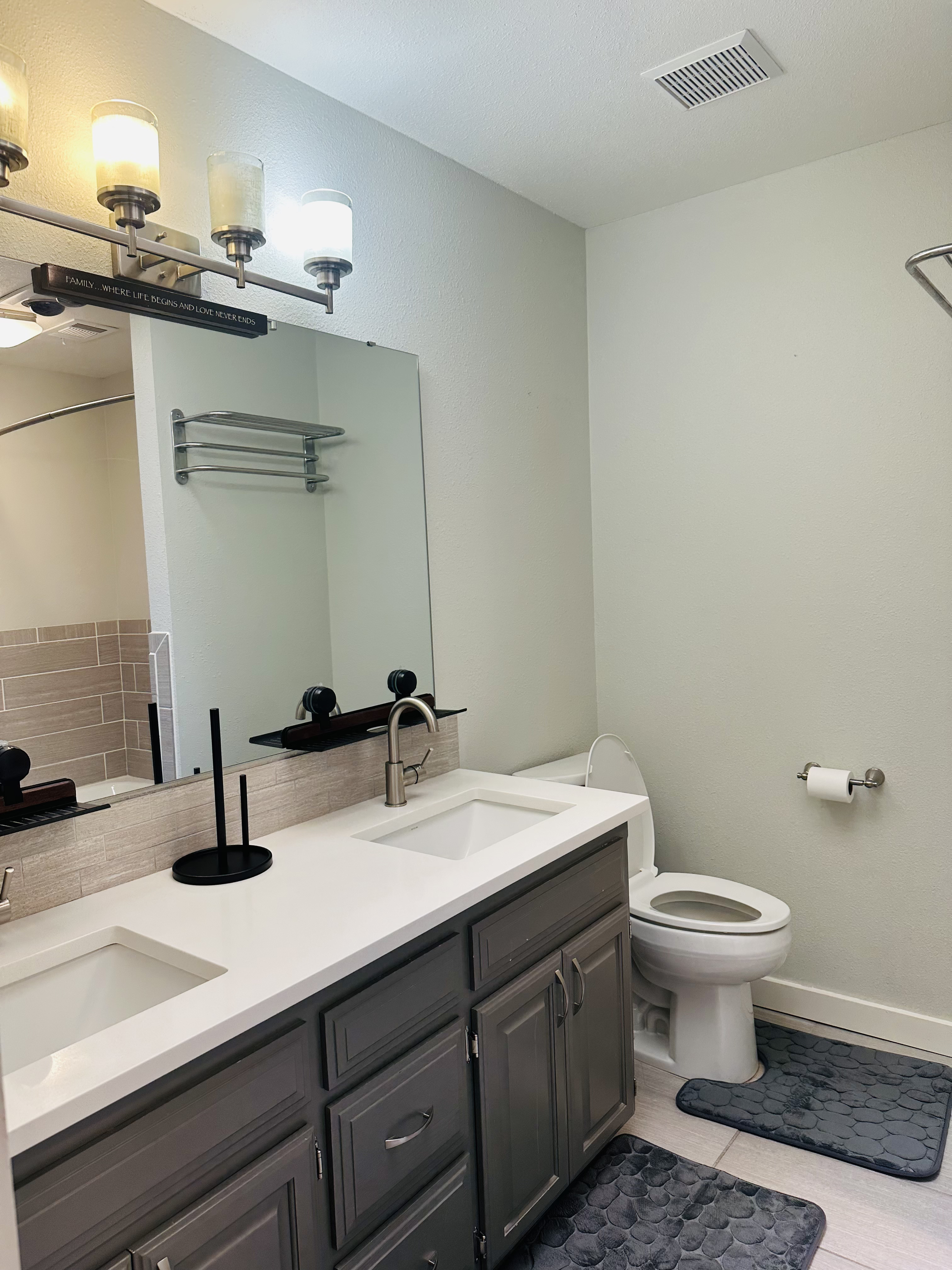 Spacious 4 Private BRs/3BAs Retreat | 2 Private Entrances & 2 Ensuite Baths - Photo 4