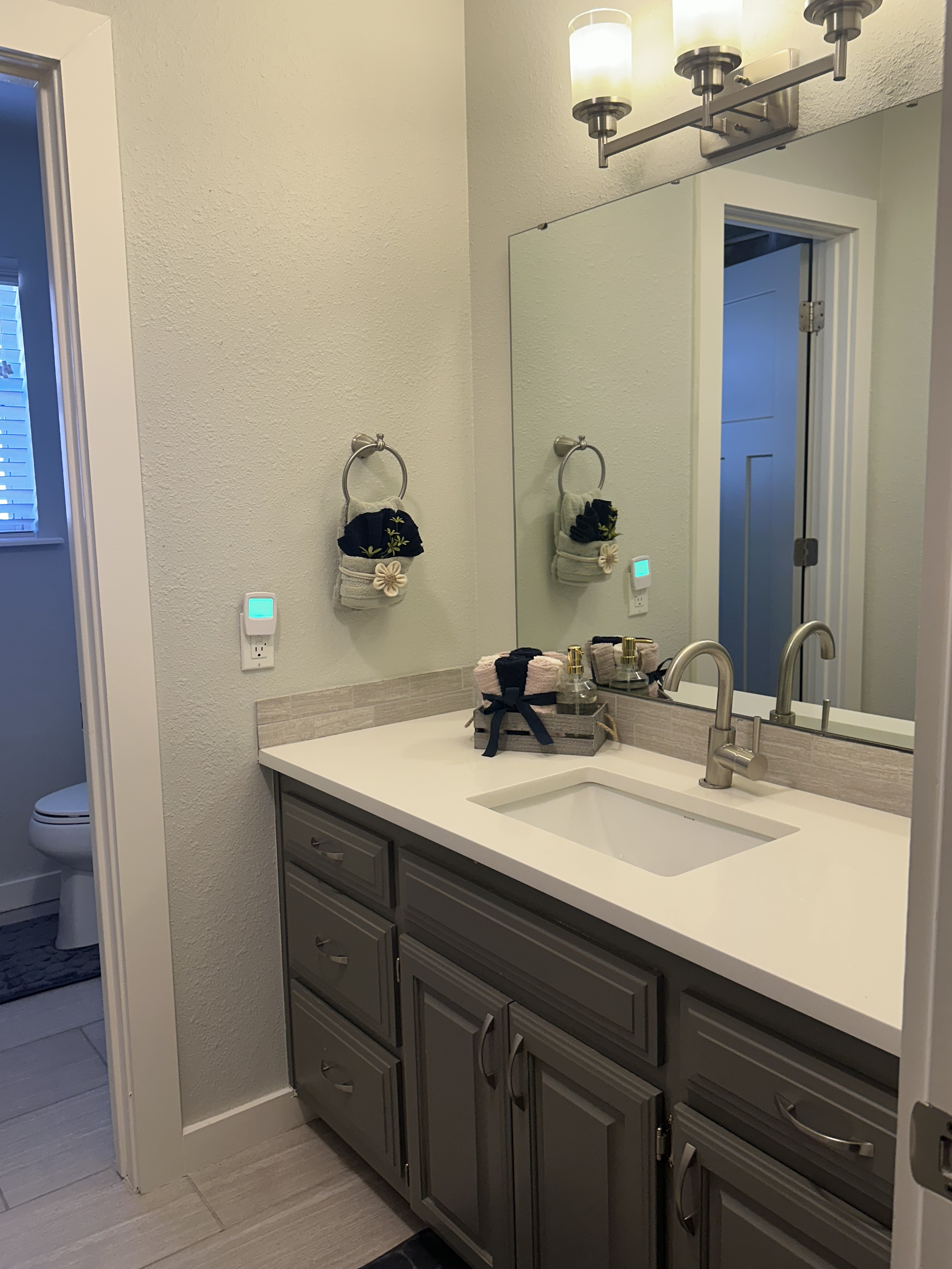 Spacious 4 Private BRs/3BAs Retreat |  2 Private Entrances & 2 Ensuite Baths - Photo 7