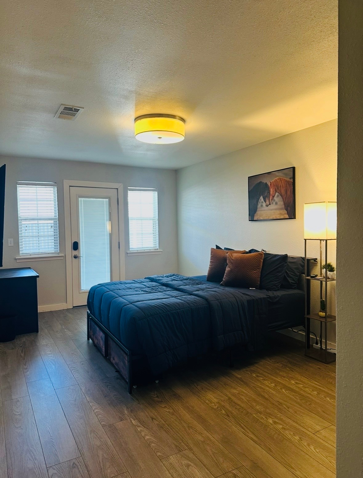Spacious 4 Private BRs/3BAs Retreat |  2 Private Entrances & 2 Ensuite Baths - Photo 8