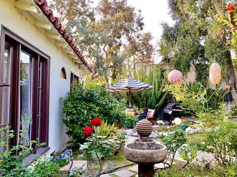 Rare Furnished Spanish Bungalow in Atwater Village with Expansive Private Garden - Photo 1