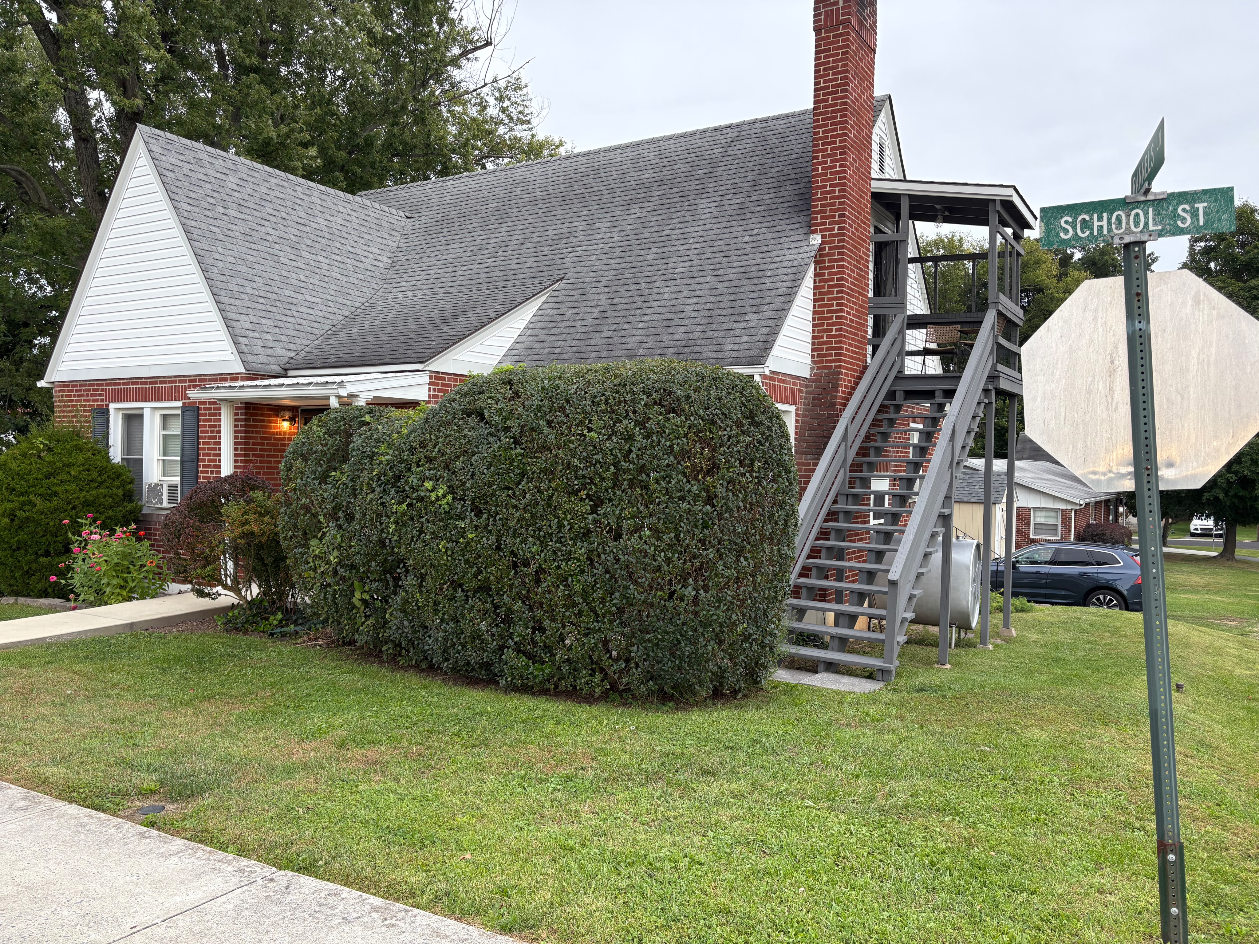 Quiet, Upstairs Apt with Private Entrance - Photo 1