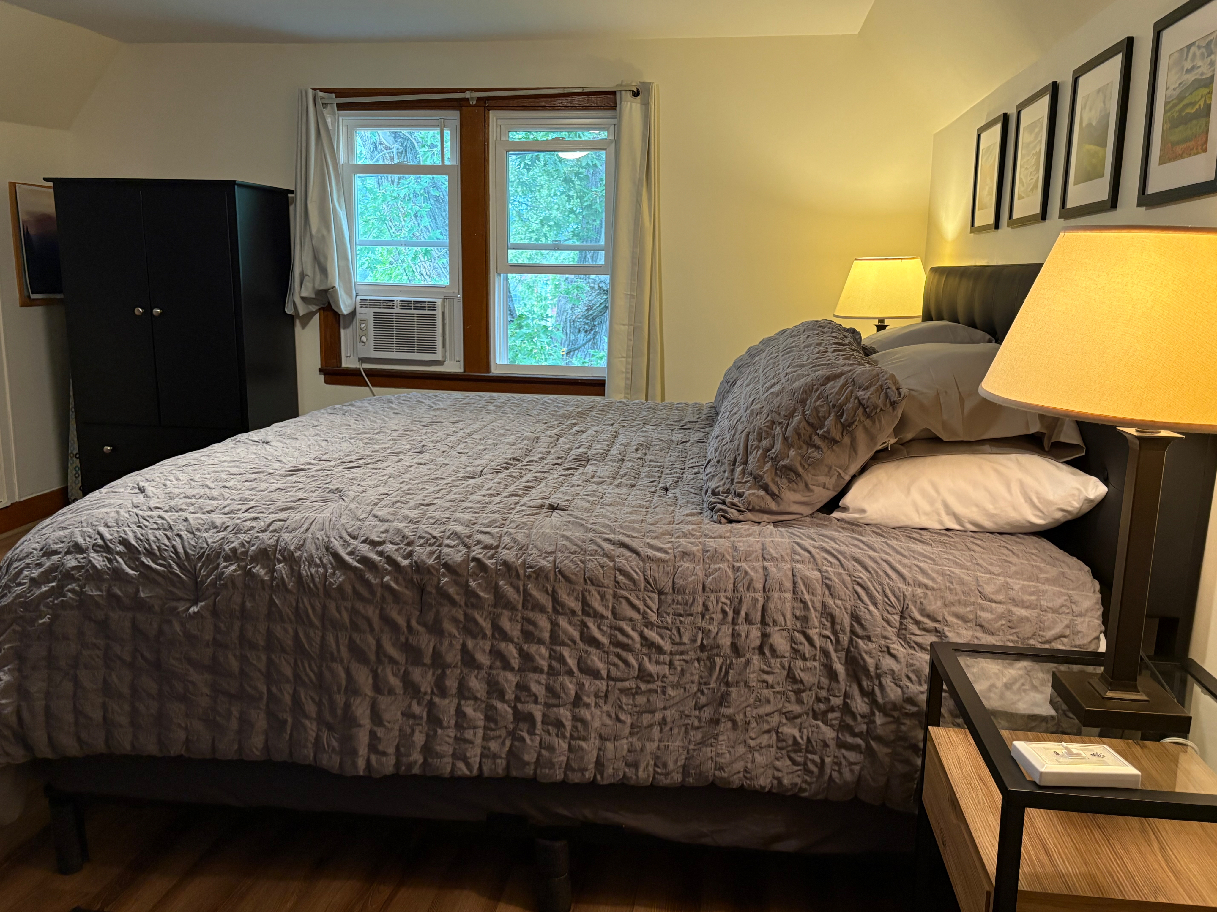 Quiet, Upstairs Apt with Private Entrance - Photo 7
