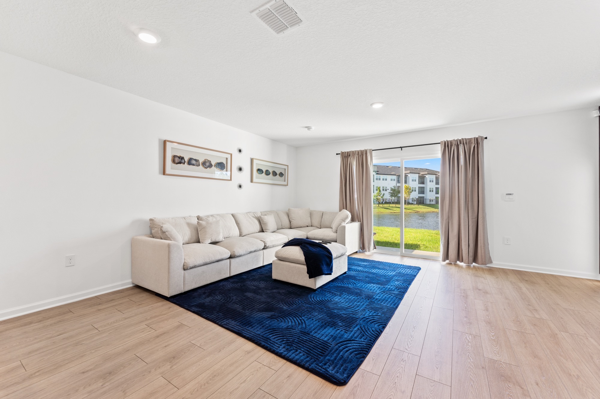 Furnished Primary Suite With Private Bath, Fast WiFi And Shared Modern Living - Photo 6