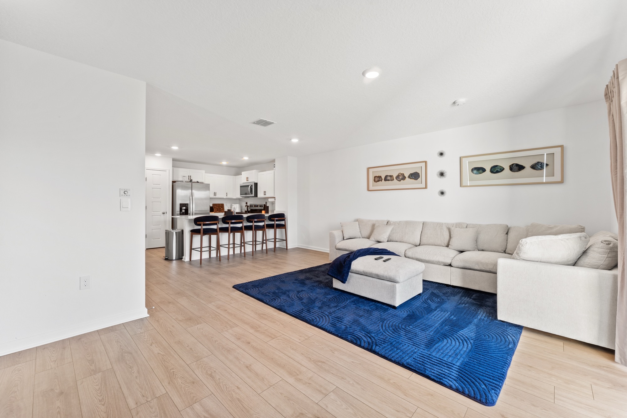 Furnished Primary Suite With Private Bath, Fast WiFi And Shared Modern Living - Photo 5
