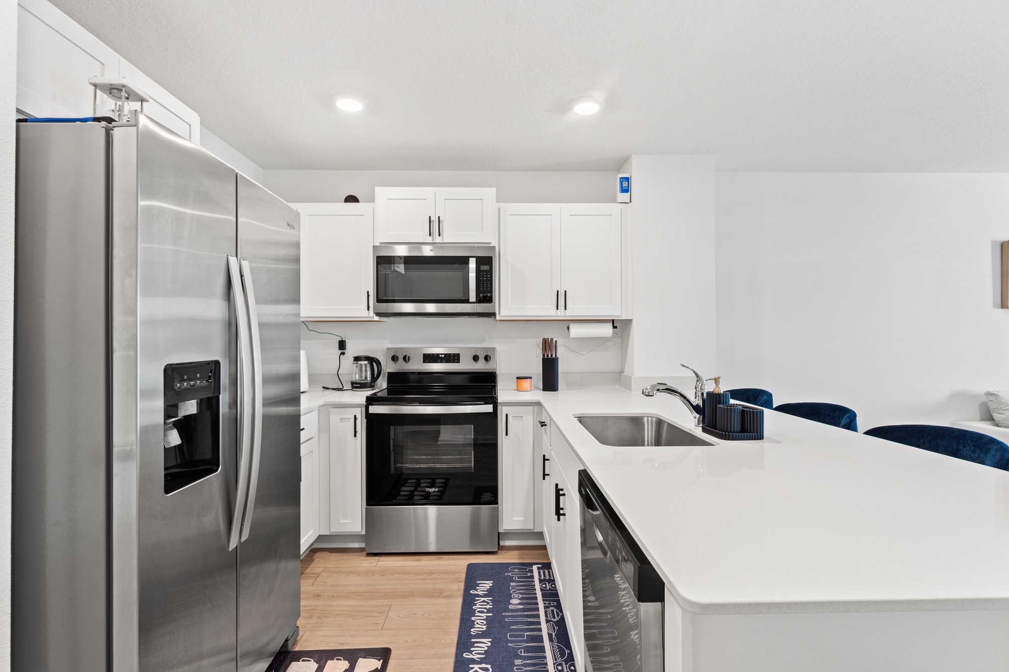 Furnished Primary Suite With Private Bath, Fast WiFi And Shared Modern Living - Photo 12