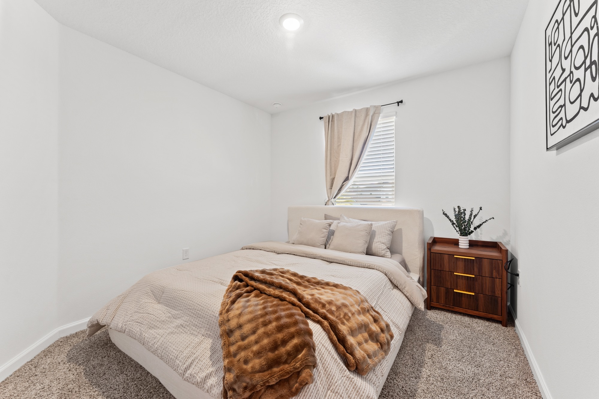 Furnished Primary Suite With Private Bath, Fast WiFi And Shared Modern Living - Photo 3
