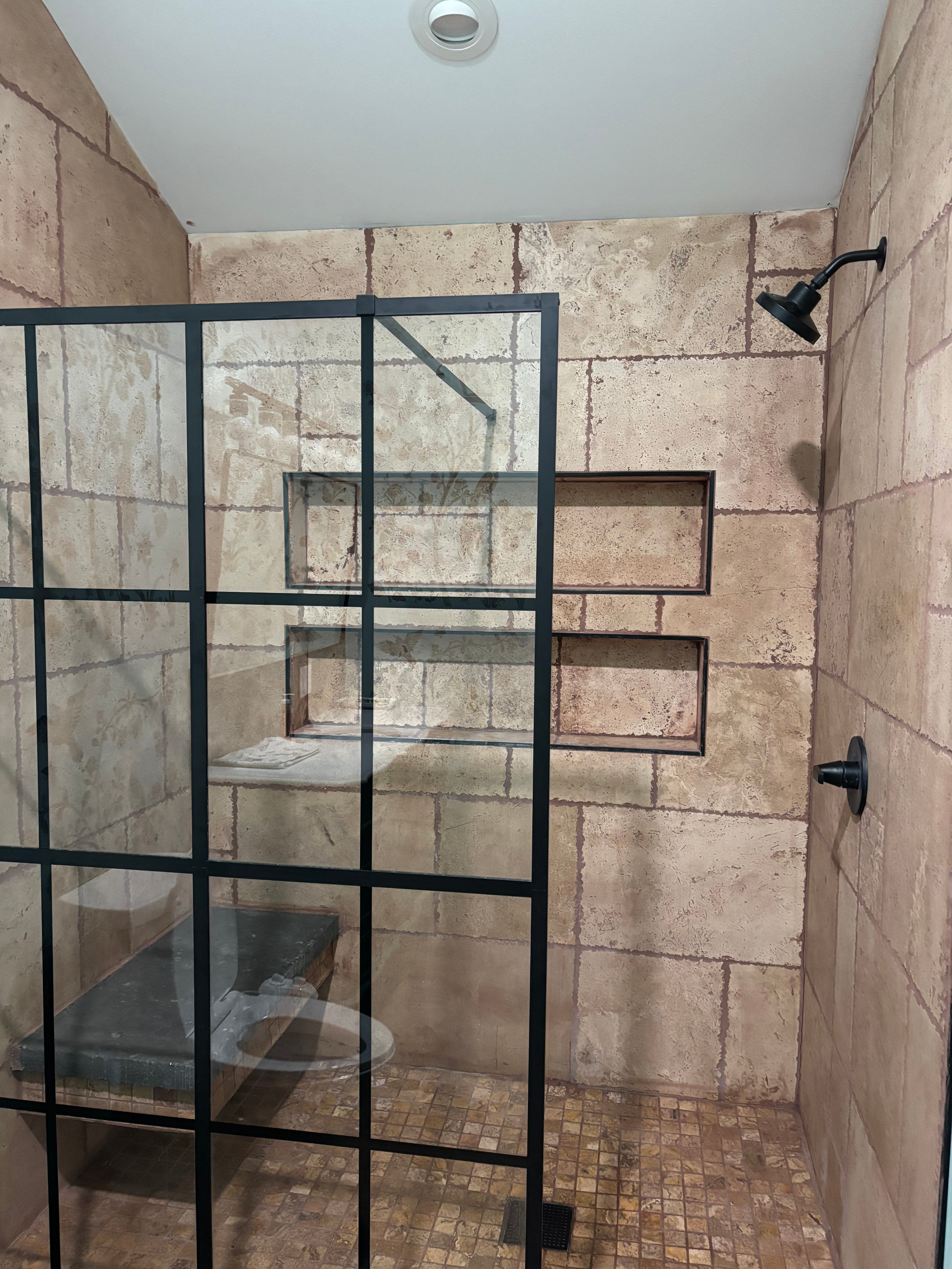 Beautiful apartment-ten minutes from Samaritan hospital - Photo 7