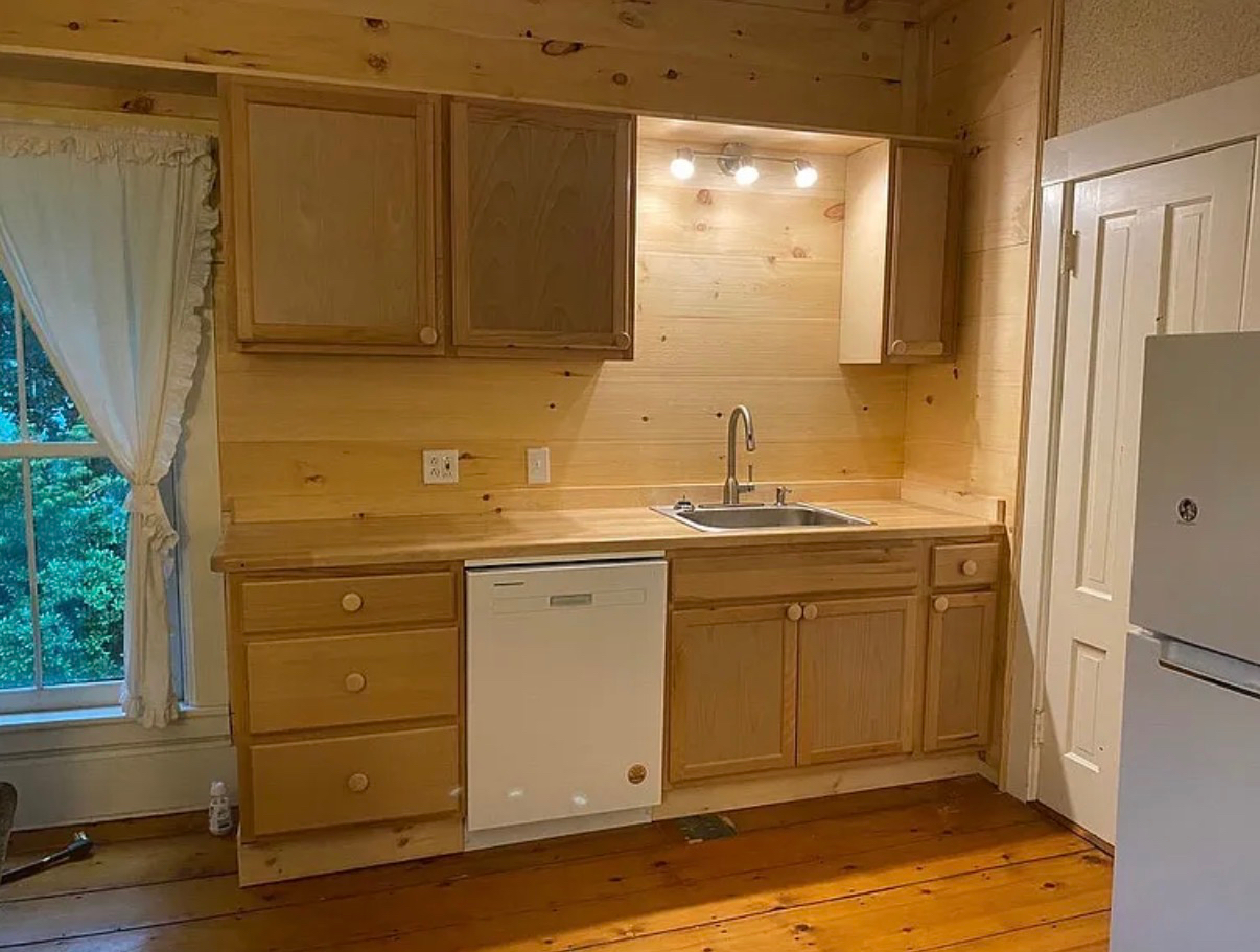 Charming Victorian Riverfront Retreat | Furnished 1BR - Photo 8