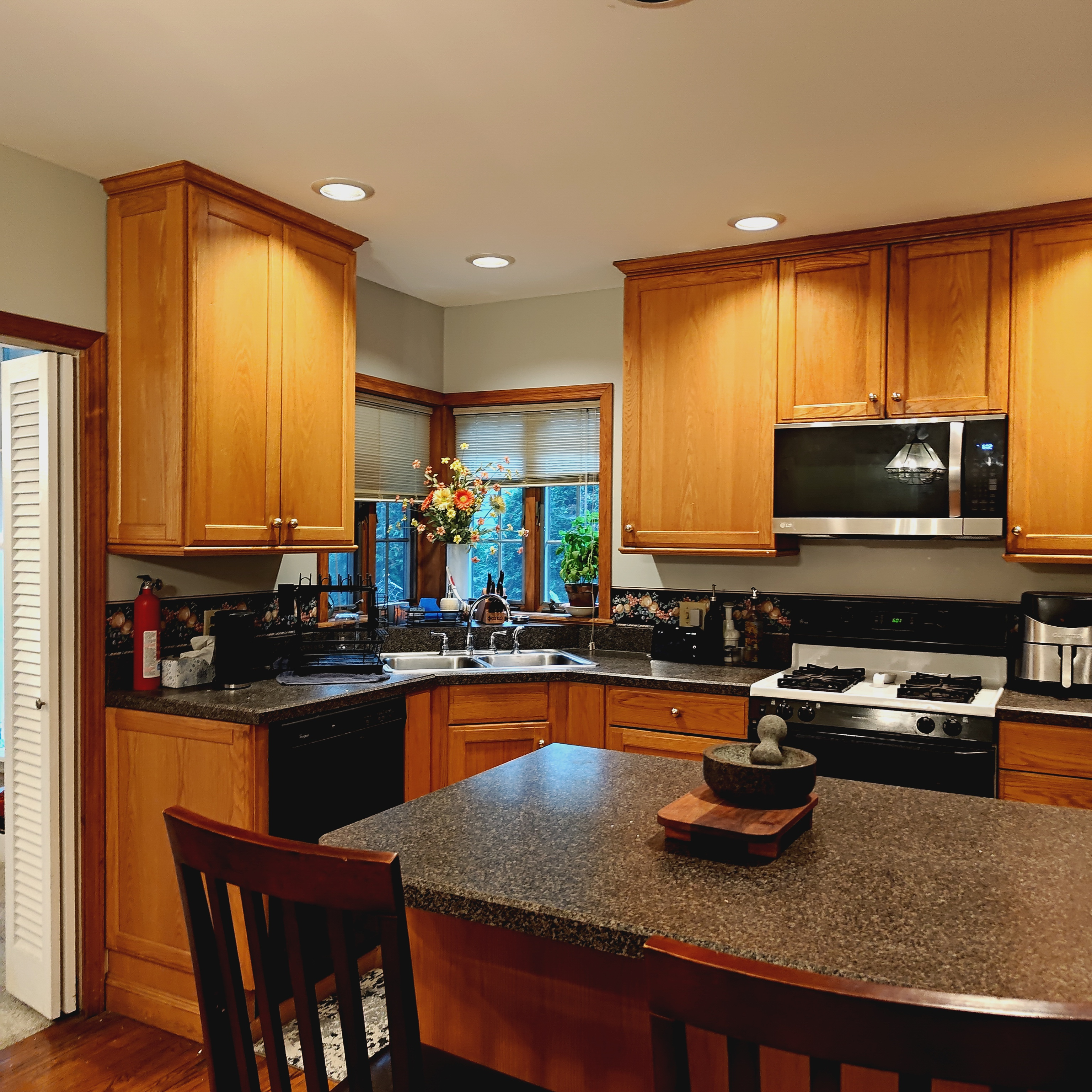 Large Historic Apartment Walkable to Market Street - Photo 1