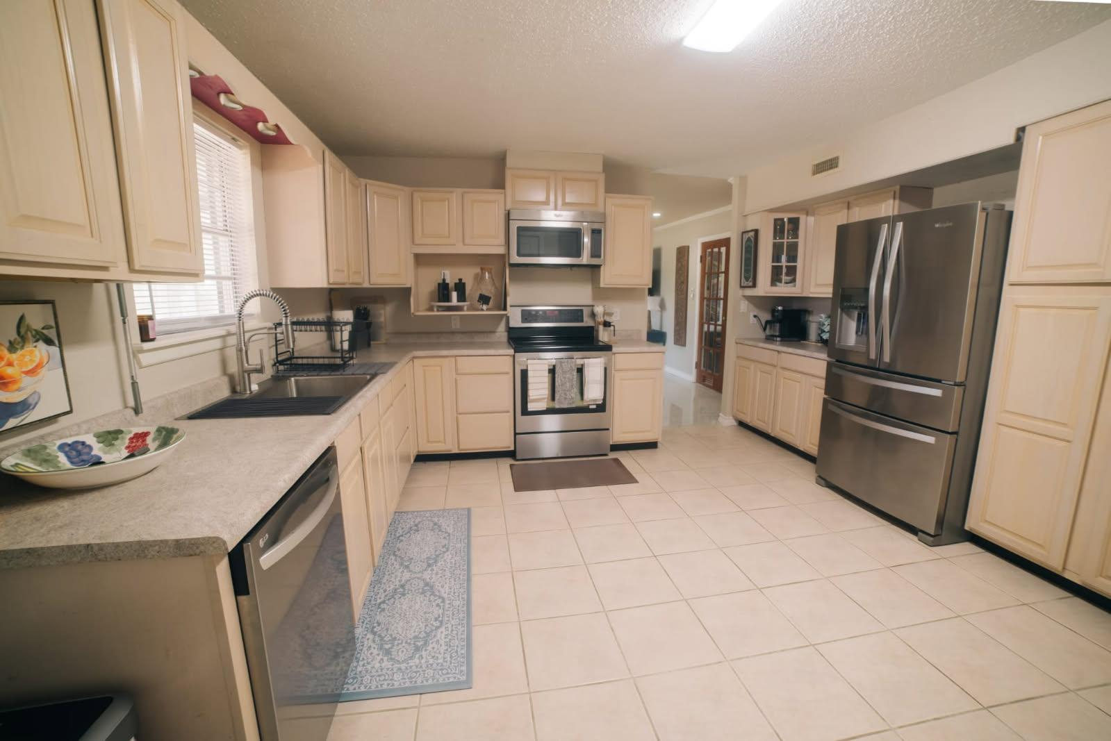 Brownsville 4BR Furnished Home | Flexible Sleeping, Sunroom & Patio - Photo 7