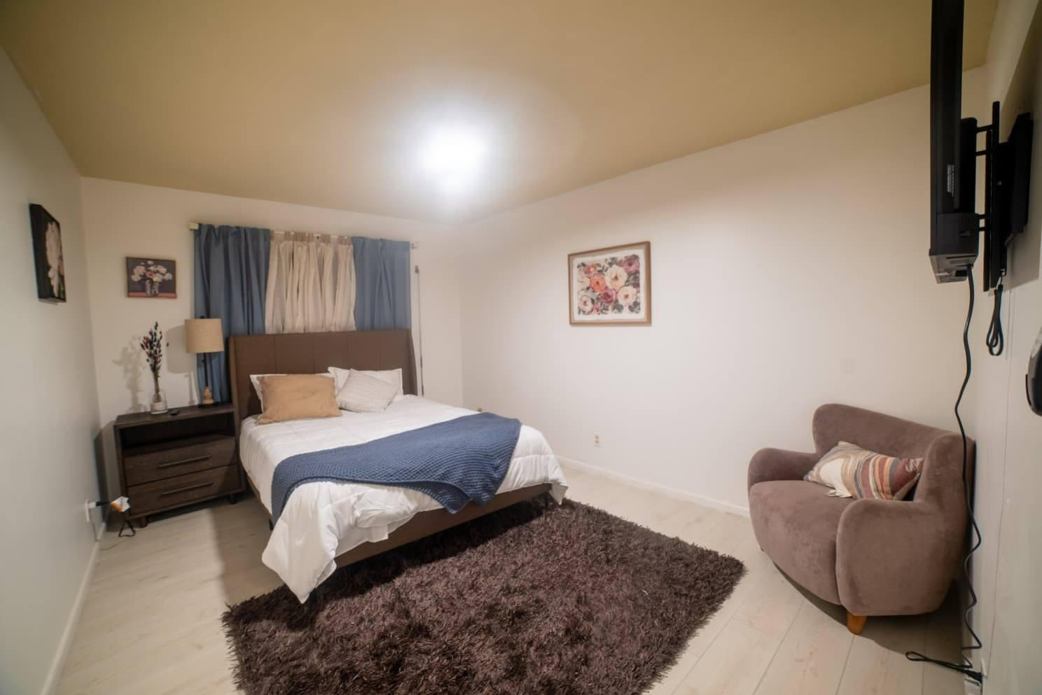Brownsville 4BR Furnished Home | Flexible Sleeping, Sunroom & Patio - Photo 11