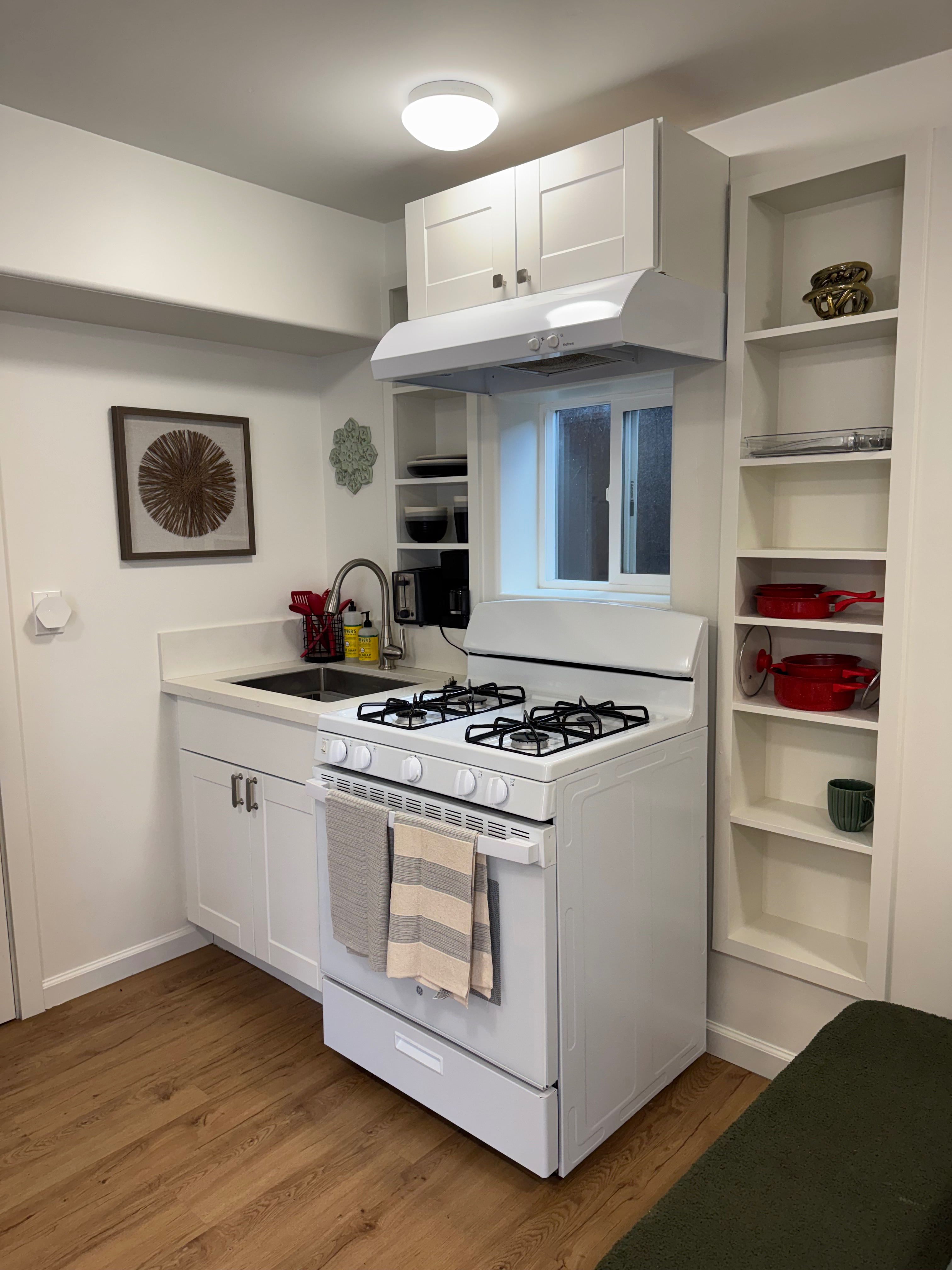 Furnished Santa Barbara Studio | Full Kitchen, Laundry & Private Yard - Photo 6