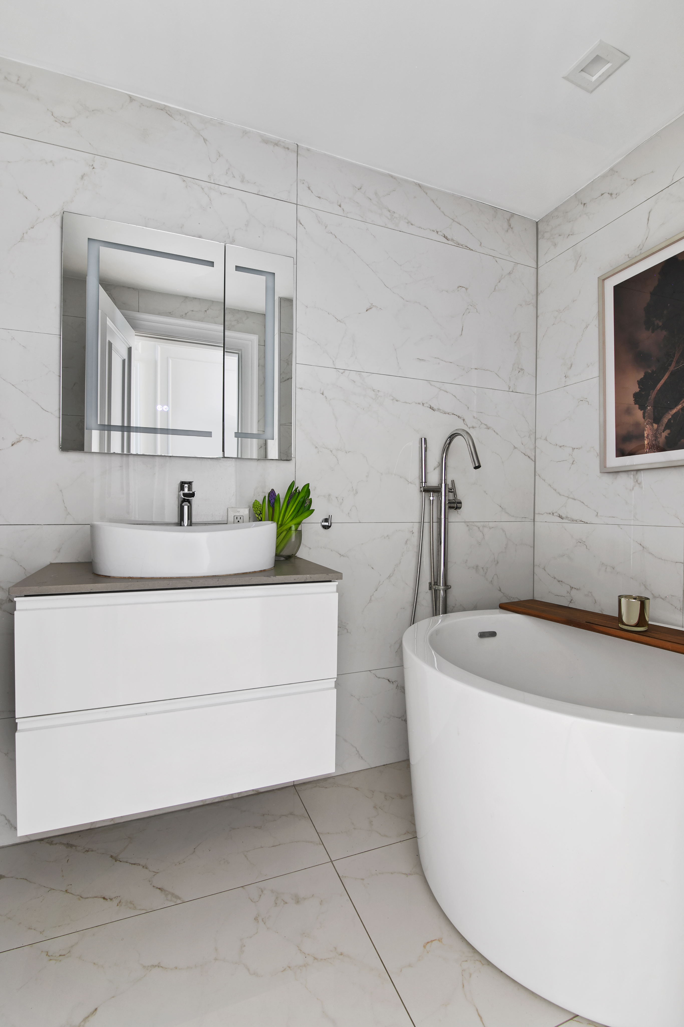 Upper Carnegie Hill Beautifully Designed and Well Appointed Apartment - Photo 5