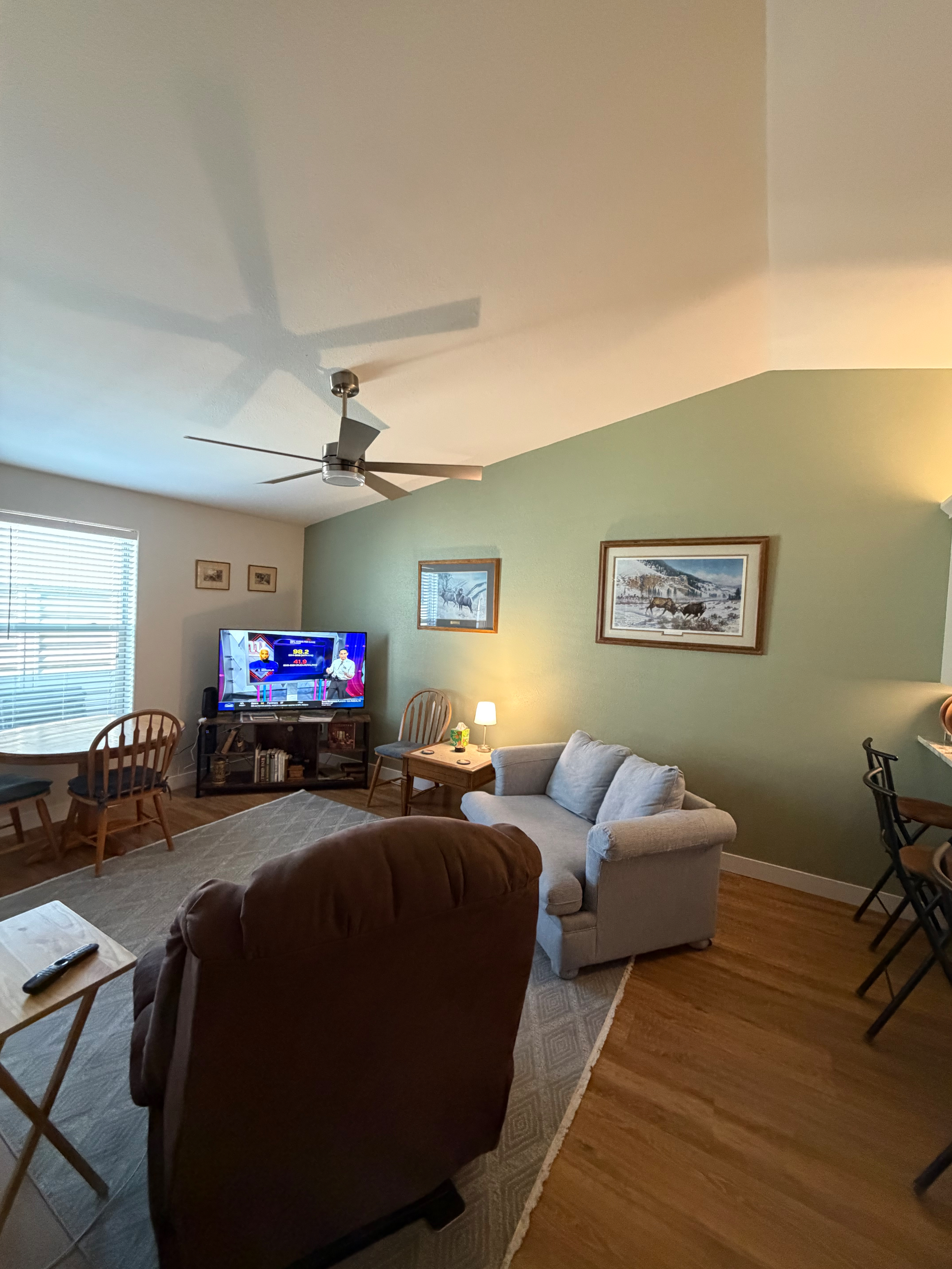Comfortable and quiet 2 BR townhouse - Photo 2