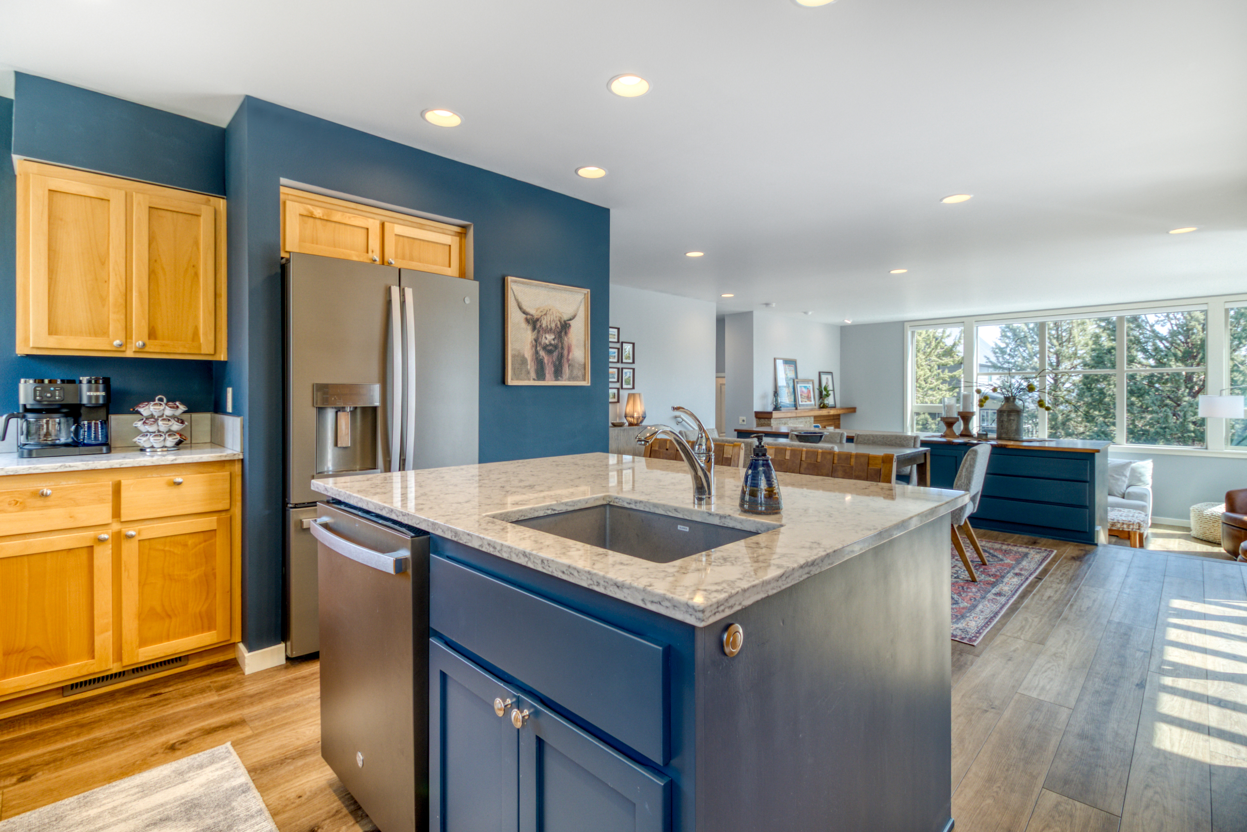 Fully Furnished & Updated 3BR/2.5BA Home in Eagle Crest Resort - Ideal for Travel Nurses, Relocations & Extended Stays - Photo 5